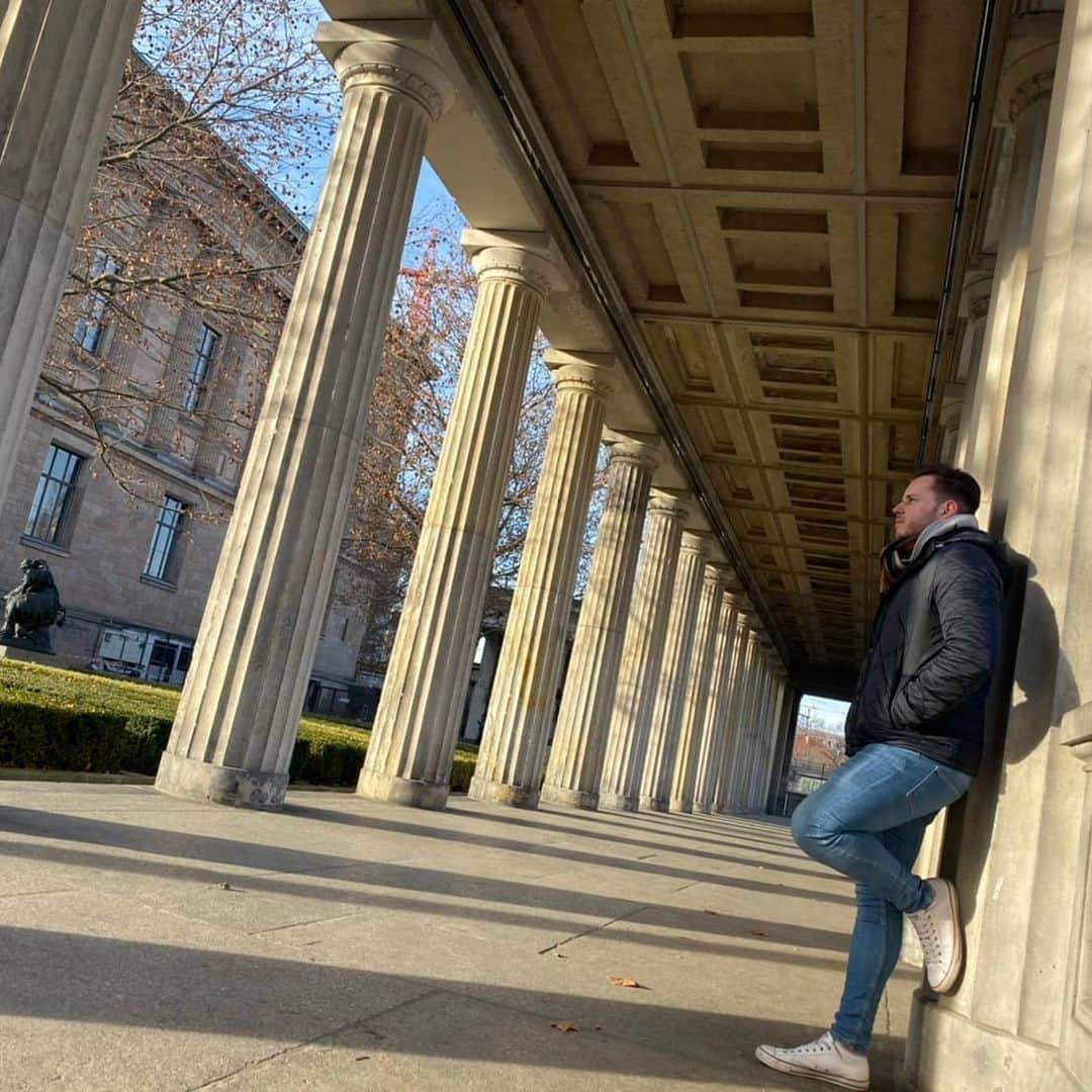 バスのインスタグラム：「Enjoying a peaceful moment in the busy city that is Berlin.  The weather was as beautiful as Berlin's Altes Museum🌞🏛️🇩🇪⠀⠀⠀⠀⠀⠀⠀⠀⠀ ⠀⠀⠀⠀⠀⠀⠀⠀⠀ I definitely need to go back again soon! ✈️😄✌🏻 ⠀⠀⠀⠀⠀⠀⠀⠀⠀ #travel #travelphotography #travelgram #travelblogger #lovetotravel #adventure #travelblog #berlinstagram #berlin #germany #germany🇩🇪 #deutschland #twogaijin #photooftheday #altenationalgalerie #instagood #nofilter #wanderlust #winter」