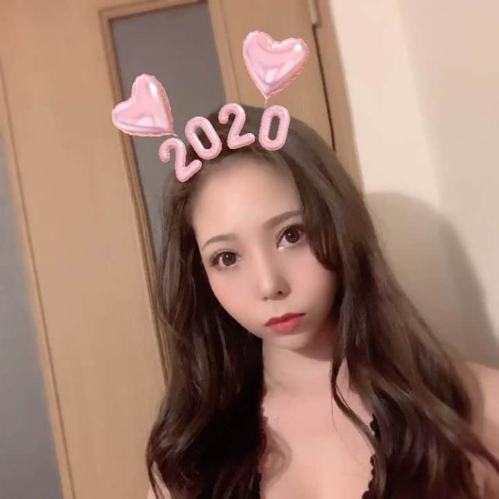 神ユキのインスタグラム：「❤️大晦日❤️ #AV女優8年目 #神尻 #2020年  #令和元年 #令和二年 #令和最初 #年越し #お世話になりました #謹賀新年  #あけましておめでとう  #明けましておめでとう #今年も宜しく #今年もよろしく  #大晦日」