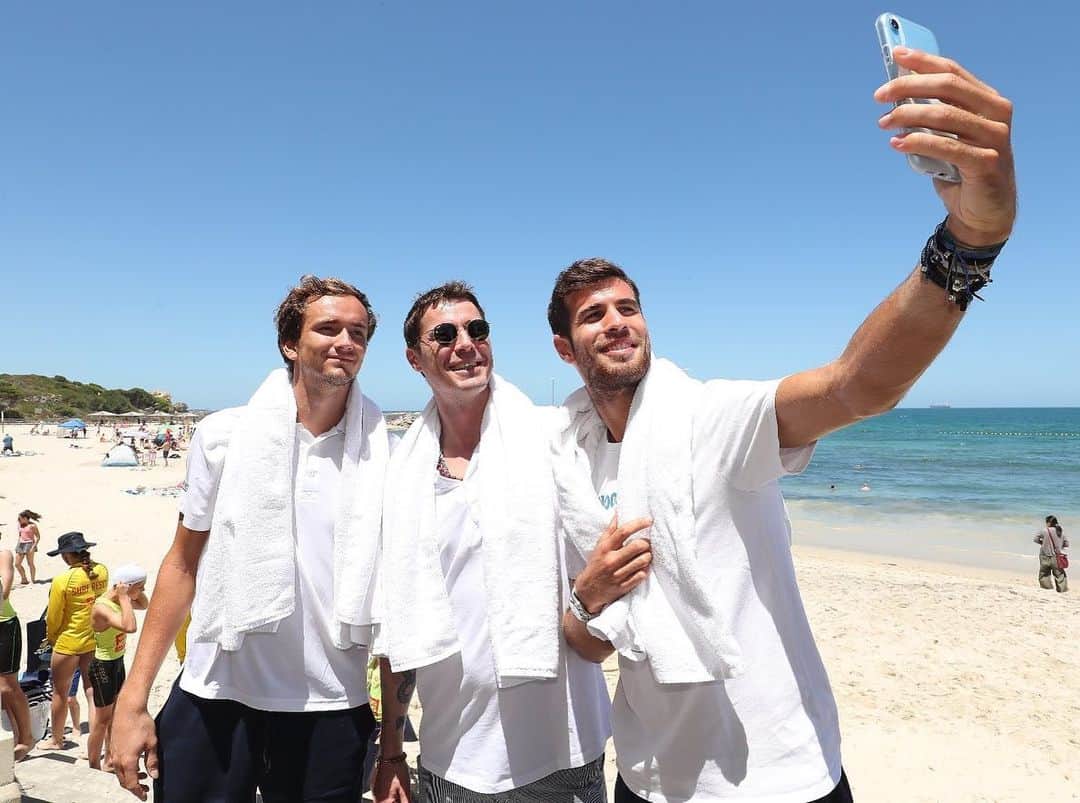 カレン・ハチャノフのインスタグラム：「Капитан прибыл👨‍✈️😎 // Captain arrived👨‍✈️😎 @atpcup #TeamRussia🇷🇺」