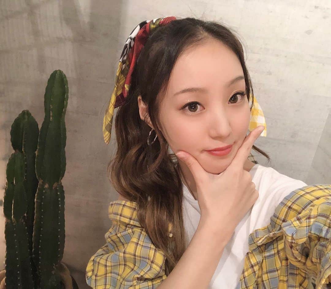 NOHANAのインスタグラム：「今年もたくさんいろんな場所でベースを弾くことが出来て、素敵な出会いもたくさんありました。 自分の目指す自分のために来年も私らしく頑張ります！ 2019年、ありがとう！ 良いお年を👱‍♀️💕 ・ #大晦日 #2019年 #令和元年 #CHECKME #ちぇくみ #チェックポーズ #✅」