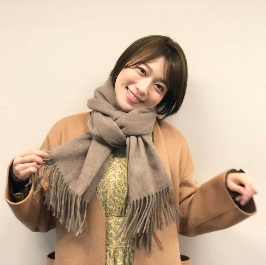 フジテレビ「めざましテレビ」さんのインスタグラム写真 - (フジテレビ「めざましテレビ」Instagram)「12月27日（金）きょう何着て行く？ ・ ファッション雑誌CanCamとコラボした お天気コーナー「きょう何着て行く？」 阿部華也子ちゃんの毎日のコーデを紹介♪ ・ 【きょうのコーデ】 コート→#バナナリパブリック 2万5818円 ワンピース→#N. 1万1000円 ニット→#MERCURYDUO 4000円 靴→#CHARLES&KEITH 5500円 ストール→#FURLA 2万8000円 ピアス→#Lycka 1600円 ・ 【コーデのポイント】 この冬トレンドのレイヤードスタイル👗 かわいい雰囲気に仕上げたいときは波打ったメロー襟のニットを 重ねると華やかさもプラスされておすすめ🙆‍♀️ ワンピと同系色ならまとまりが出て⭕️ ・ #めざましテレビ #きょう何着て行く？ #阿部華也子 #今日のコーデ#コーデ #CanCam #今日のファッション#ootd #きょう何着て行く？は月〜金朝6時22分ごろ放送！」12月31日 18時59分 - mezamashi.tv