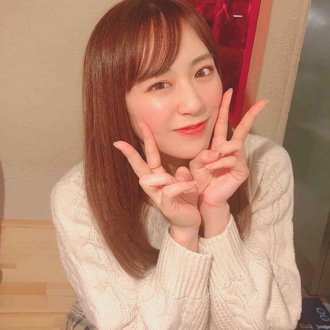 坂口理子さんのインスタグラム写真 - (坂口理子Instagram)「2019年も今日で終わりですね☺︎ . 今年もたくさんの充実した日々を 過ごす事ができました✨ いつも応援してくださるファンの皆様のおかげです！ アイドル生活有難い事にずっとそうなんですけれども... 特に私が"やりたい" "叶えたい" と思った事などをファンの方と一緒に叶えられた1年でした！ . 大好きな先輩や家族のような同期が たくさん卒業していって寂しい気持ちが 止まらない1年にもなりました。 でもその分皆さんの声援がとても温かくて 毎日元気や笑顔の源になりました☺︎ 2020年も誰かの元気や笑顔の源になれるように 一生懸命頑張っていきたいなと思います！ . 2019年ありがとう！！！！！！ . #2019 #年越し #大晦日」12月31日 19時08分 - ricopi__hkt48