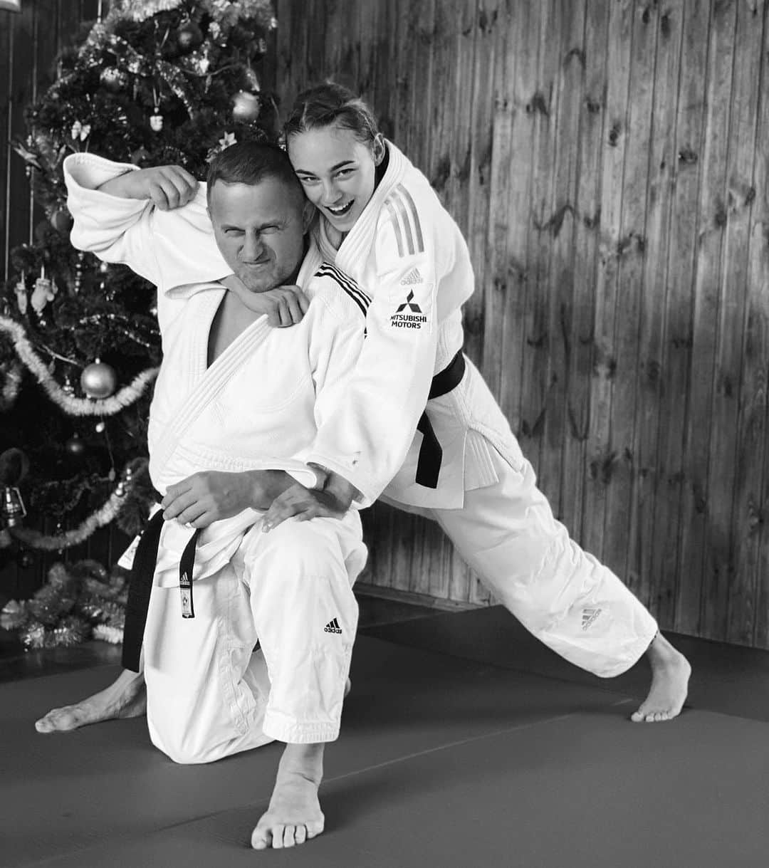 ダリア・ビロディドさんのインスタグラム写真 - (ダリア・ビロディドInstagram)「As every year I post photo with my dad in judogi:) tradition ☺️ What I can say,2019 was difficult for me but the most important that in the end of the year I can say that I am happy! Big thanks to people who were with me and supported me, it means so much to me. I hope that 2020 will be good for me and will give me bright moments!🙏🏻❤️💥」12月31日 19時06分 - dariabilodid7