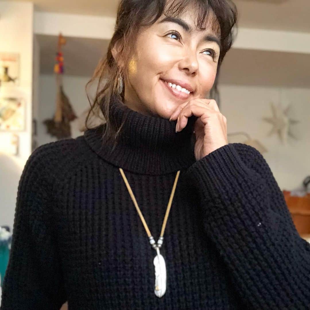 のインスタグラム：「2019年、今年は色々ありました🤩35年間お世話になった事務所を退社して、個人事務所をマネージャーと2人で始めたり、令和と共にスタートした年。私にとっては忘れられない1年になりました🙏公私共に充実したなぁ❤️ 2020年更に充実した年にしたいです🤩どうぞ来年もよろしくお願いします🙏みなさま、素敵な年をお迎えください🎌🎍 #goodbye2019  #hello2020  #thankyou  #見てくれてありがとう  #コメントもありがとう  #来年もどうぞよろしくお願いします  #今からお節食べるよ #年越しは  #友達と遊ぶぞ」
