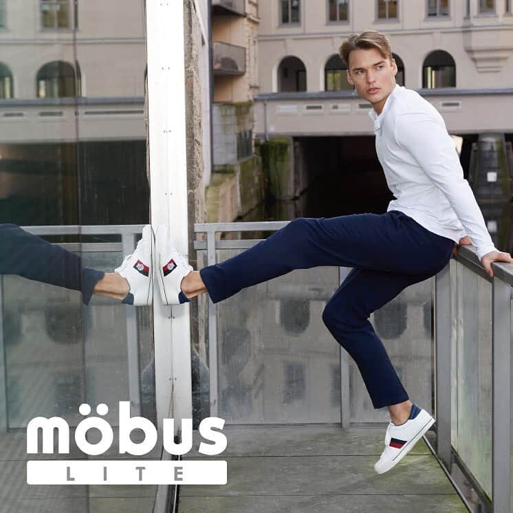 Mobus Footwearさんのインスタグラム写真 - (Mobus FootwearInstagram)「ML-001﻿ mobus LITE﻿ ﻿ ドイツブランドより”LITE and EASY!”(軽くて履きやすい!) ニューコンセプトのスニーカーコレクションが登場しました！﻿ なんと片足重量200-250g！(モデルによります。)*通常レザースニーカーは400グラム前後﻿ ﻿ ベルリンオリンピック公式シューズを提供していたモーブスが長年培ってきたスポーツシューズの経験を活かし、軽さを追求して履き心地の追いタウン向けの新しいコレクションをお届けします！﻿ ﻿ ーーーーーーーーーーー﻿ 👟﻿ ▶Price:5,990﻿ ▶Size:40-44﻿ ▶Material:PU﻿ ーーーーーーーーーーー﻿ 🔍﻿ ﻿ ML-001の購入はアカウントトップの（@mobusofficial）から！﻿ ﻿  #mobus﻿ #モーブス #mobussneaker #モーブススニーカー﻿ #ドイツ #mobusofficial #mobuslite  #ML-001﻿ #おしゃれさんと繋がりたい ﻿ #足元倶楽部 ﻿ #スニーカー女子 ﻿ #スニーカー好きな人と繋がりたい ﻿ #足元クラブ﻿ #ファッション部 ﻿ #スニーカー男子 ﻿ #スニーカー同好会﻿ #スニーカー好きと繋がりたい ﻿ #kicks ﻿ #kickstagram﻿ #コーデ ﻿ #コーディネート ﻿ #カジュアルコーデ﻿ #スニーカーコーデ ﻿ #秋コーデ ﻿ #足元コーデ﻿ #カジュアルファッション ﻿ #キックス ﻿ #スニーカー大好き﻿ #シューズ  #ブンデスリーガ」12月31日 19時14分 - mobusofficial