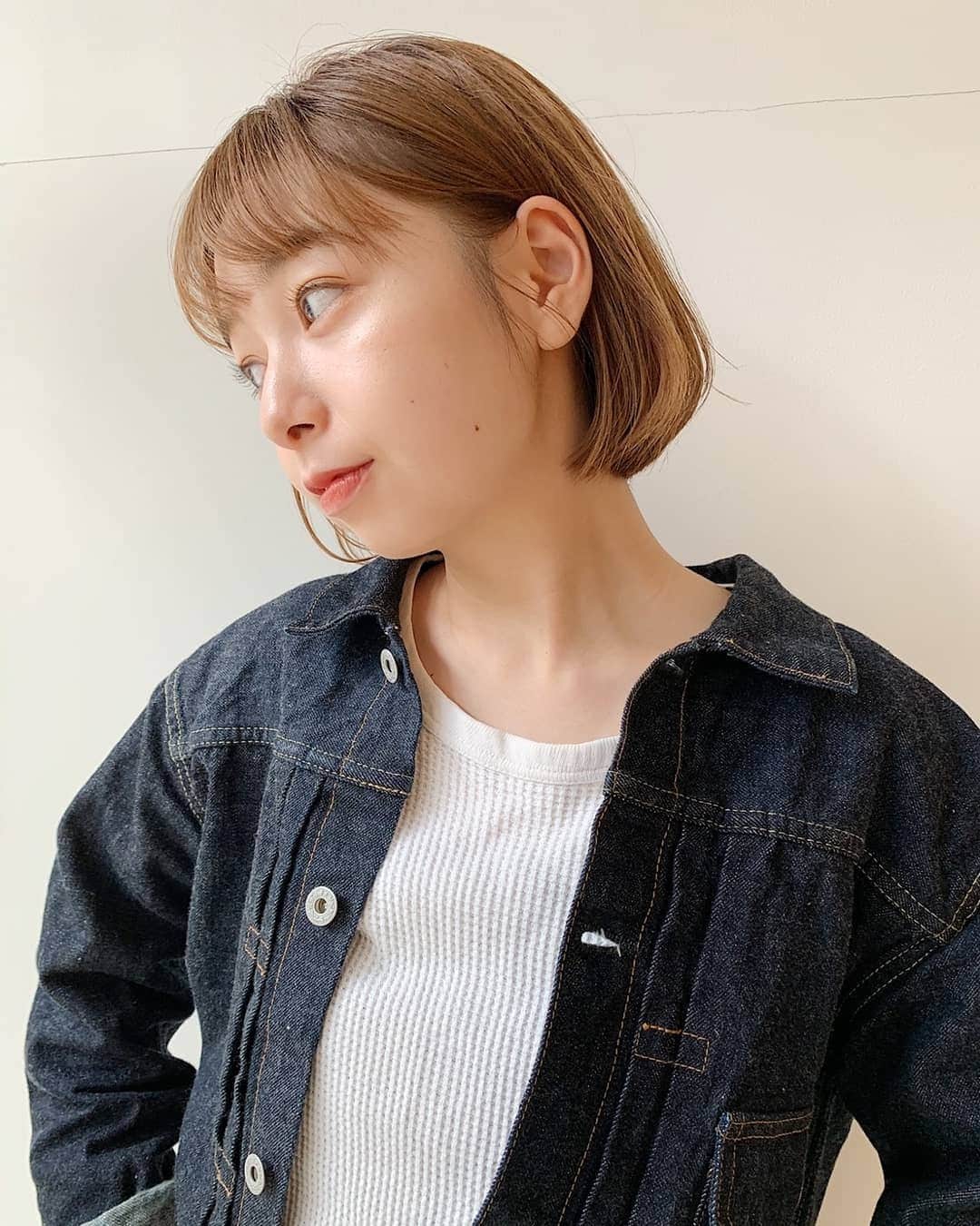 伊藤美羽さんのインスタグラム写真 - (伊藤美羽Instagram)「. もうすぐ2019年が終わろうとしていますね 2020年が皆様にとって素敵な年になりますように✨ . 最近髪の毛を短くしたので、サロモ撮影したものを載せます～ . . . . 昨日私の誕生日に気づいて連絡して下さった方々、ありがとうございました🙇 無事に20歳を迎えることができました😂」12月31日 19時25分 - miumiu.1230