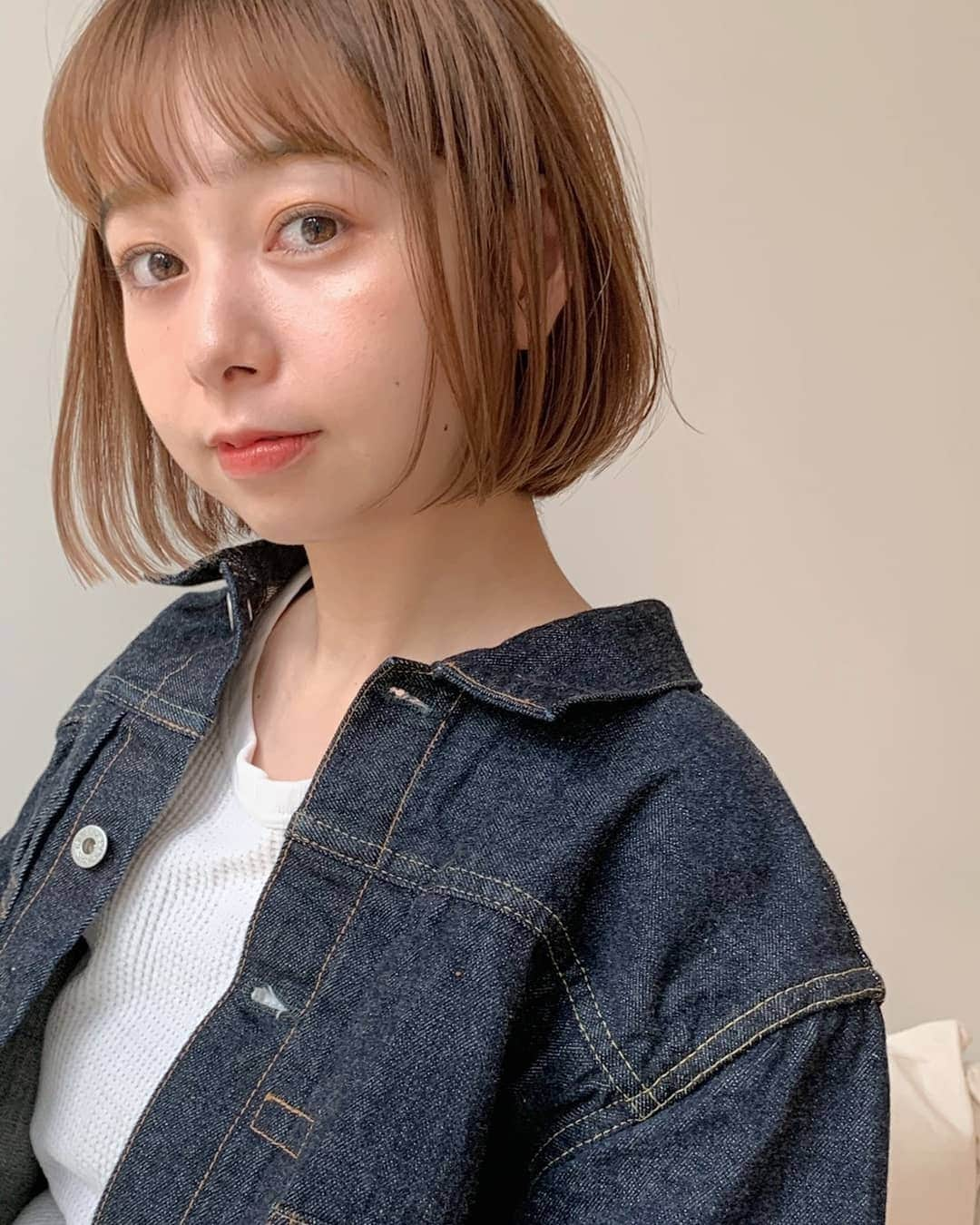 伊藤美羽さんのインスタグラム写真 - (伊藤美羽Instagram)「. もうすぐ2019年が終わろうとしていますね 2020年が皆様にとって素敵な年になりますように✨ . 最近髪の毛を短くしたので、サロモ撮影したものを載せます～ . . . . 昨日私の誕生日に気づいて連絡して下さった方々、ありがとうございました🙇 無事に20歳を迎えることができました😂」12月31日 19時25分 - miumiu.1230