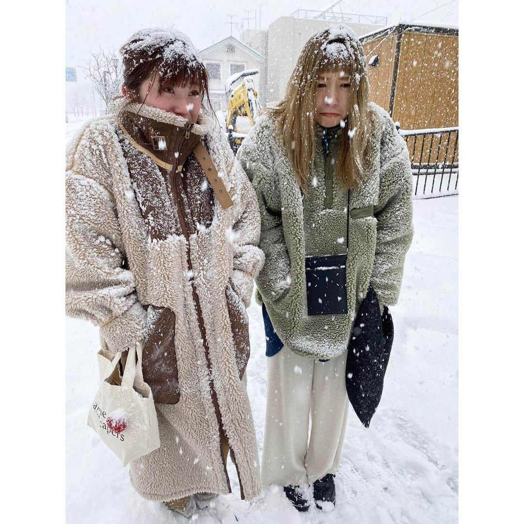 YU-U（工藤由布）さんのインスタグラム写真 - (YU-U（工藤由布）Instagram)「雪❄️ユキ☃️ゆきーーっ⛄️ 着いてすぐ弘前行ってきたよ🍎 高砂でお蕎麦食べて→藤田記念庭園の喫茶店でアップルパイ🍏 雪すぎてね、もうね、寒くないねーってなったよね🤣🤣🤣 Wデートは毎年すっっごい楽しいのだ❤️ ・・・ #弘前 #高砂 #藤田記念庭園」12月31日 19時24分 - nyan22u22nyan