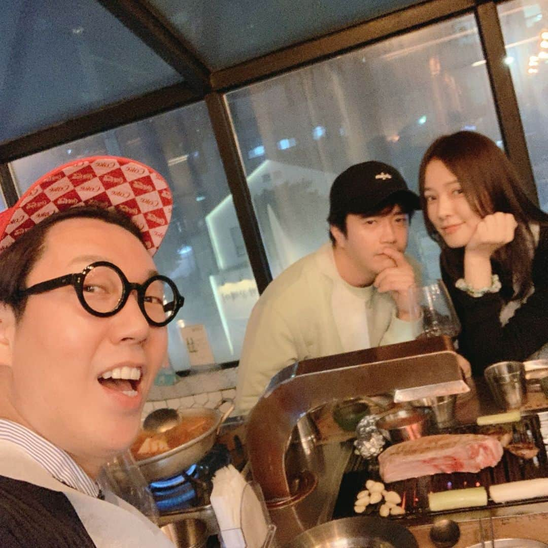 ソン・テヨンさんのインスタグラム写真 - (ソン・テヨンInstagram)「: 2019년 마지막 날이에요^^ 모두 즐거운 시간을 보내고 계신지 모르겠어요~~ 전 마지막을 즐거운 분 그리고 가족과 보냅니다~~ 한 해 동안 일 보단 가정에서  제 나름대로 노력하며 즐기며 무사히 31일까지 왔다는  보람과 뿌뜻함을 느낍니다~ 연예인이 아닌 아이들의 엄마로서 이쁘게 봐 주셔서 ... 또 좋은 말들과 글들  너무나 감사드립니다♥ 2020년에도 우리 모두 더더 행복하고 건강한  한 해 되길 바라면서 내년에도 권상우씨  많이 사랑해 주시구 응원해 주세요♡ 새해 복 많이 받으시구 사랑합니다 여러분♡♡♡♡♡ photo by 영철 김😆」12月31日 19時29分 - sontaeyoung_official