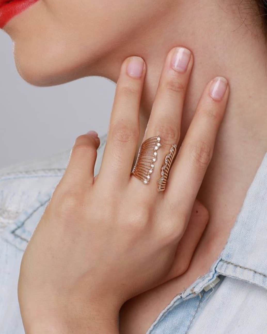 ジュールスミスのインスタグラム：「Pretty ring 😍❣️ .⠀﻿⁠ .⠀﻿⁠ .⠀﻿⁠ .⠀﻿⁠ .⠀﻿⁠ .⠀﻿⁠ .⠀﻿⁠ #jewelry #jewellery #necklace #ring #earrings #bracelet #gold #rings #accessories #jewelrygram #bling #jewels #sparkle #glitter #instajewelry #jewelrydesigner #bracelets #fashionjewelry #shine #braceletstacks #braceletsoftheday #instajewelry #bohojewelry #bohemianjewelry #gypsyjewelry #glitter #bohostyle #boldstyle #aboutalook⁣﻿⁠」