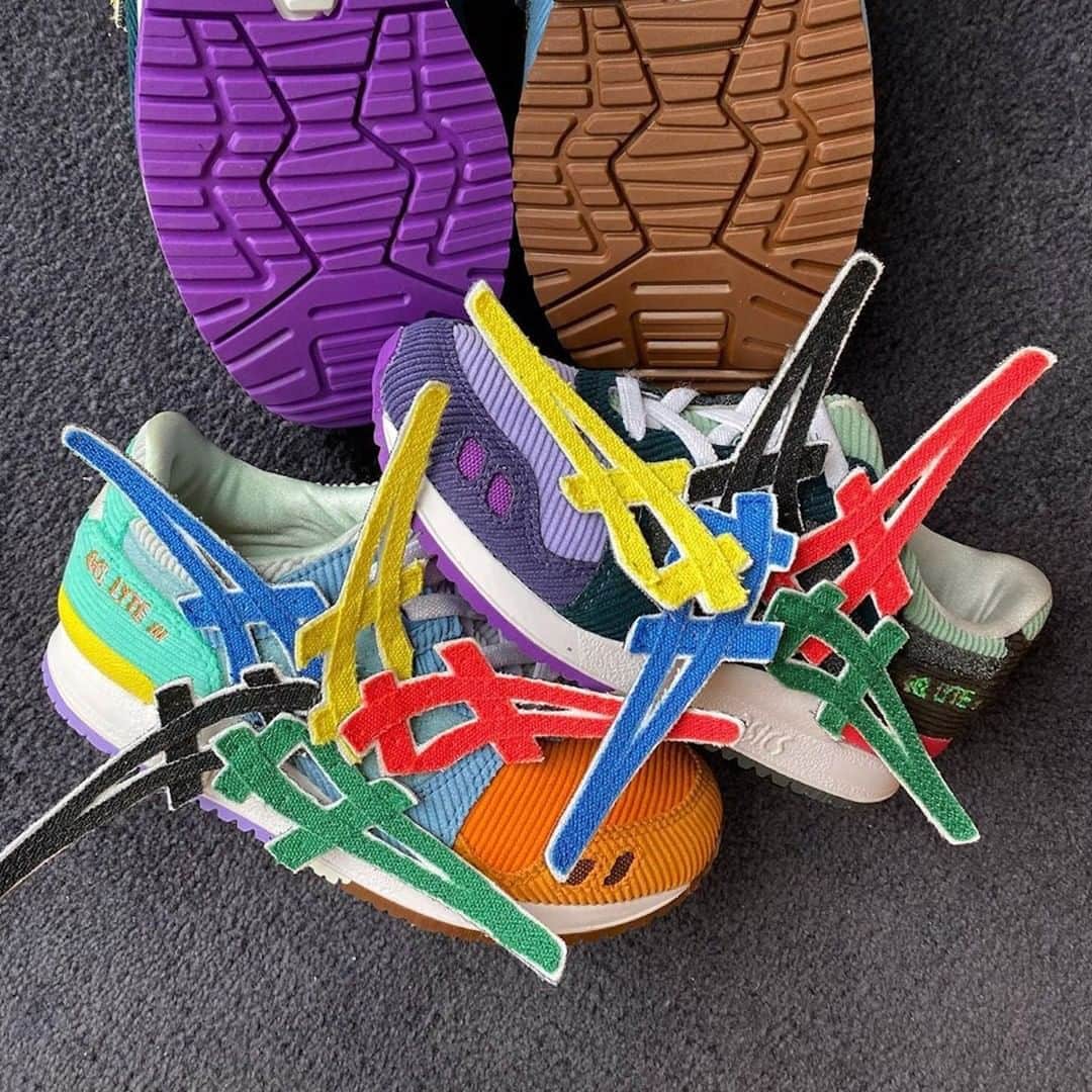 Sneaker Newsさんのインスタグラム写真 - (Sneaker NewsInstagram)「@sean_wotherspoon reveals a closer look at his upcoming ASICS GEL-Lyte III collaboration. The multi-colored, corduroy-laden upper will come with a broad assortment of swappable ASICS strike logos. Link in bio for a closer look.」12月31日 11時00分 - sneakernews