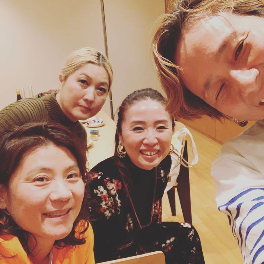 小林三江子さんのインスタグラム写真 - (小林三江子Instagram)「楽しかった12月も今日で最後。 大好きな人達にいっぱいお祝いしてもらった忘備録。。 みんな大好き❤ ありがとうーーー🙏🏻✨ #birthdaymonth #friends #precioustime #happytime」12月31日 11時01分 - mieko_kobayashi