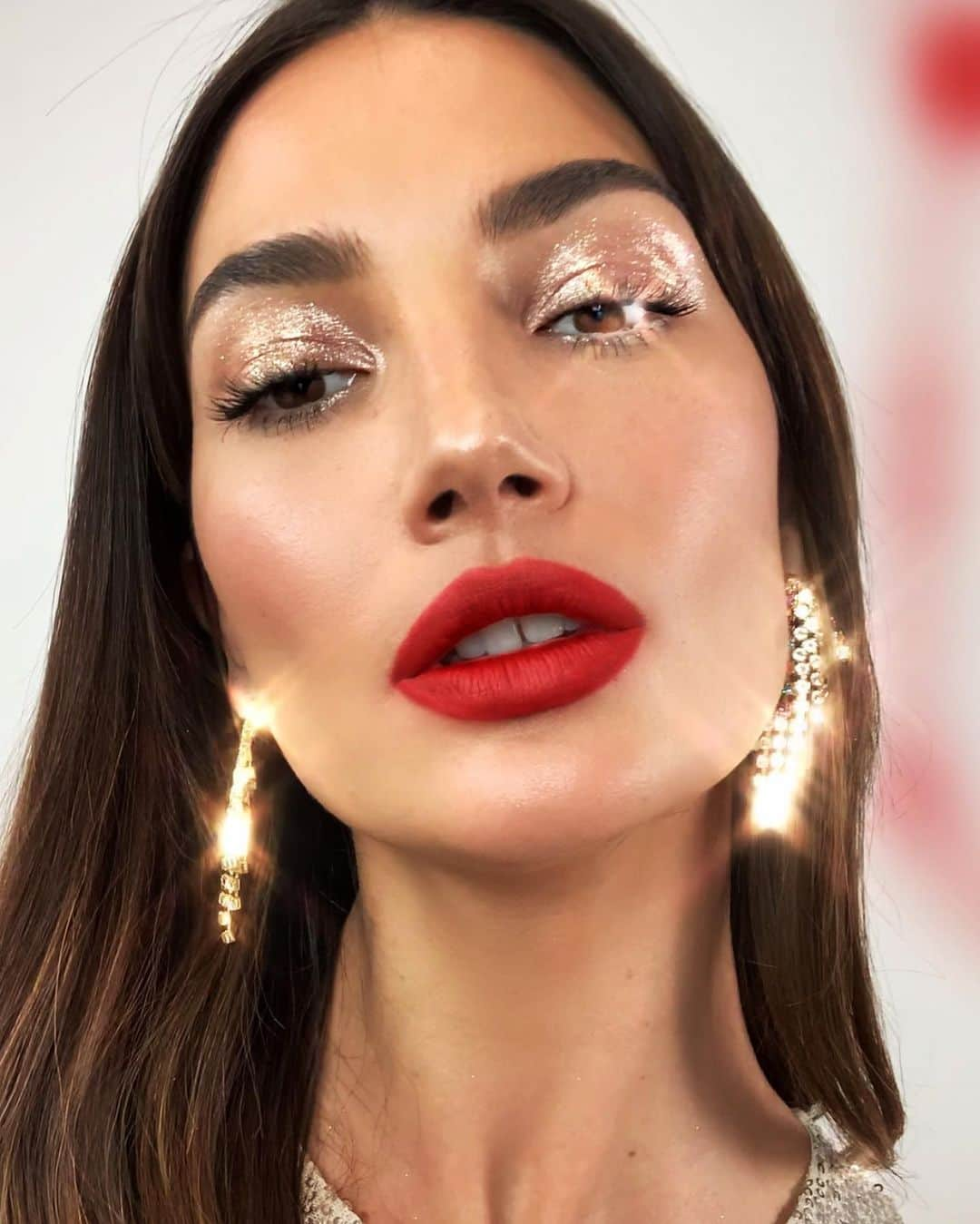 Carolina Gonzalezさんのインスタグラム写真 - (Carolina GonzalezInstagram)「✨🤍L I L Y🤍✨ was invited by my dear dear friend and babygirl @lilyaldridge to bust out a #Holiday look and #tricks on her #YouTube channel...Hope you enjoy the 1st of 2❣️LINK IN BIO🤍💋🥂🍾 Shot by @hobsonfeltusvideo  #makeupCarolinaGonzalez  #CGonzalezBeauty」12月31日 11時16分 - cgonzalezbeauty