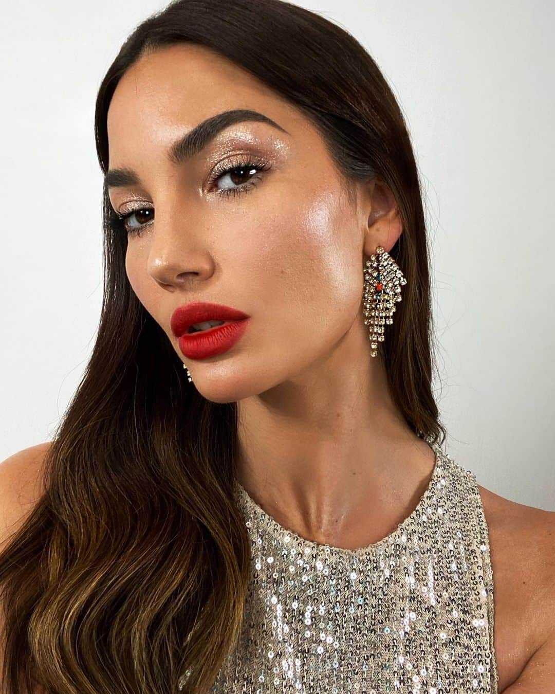 Carolina Gonzalezさんのインスタグラム写真 - (Carolina GonzalezInstagram)「✨🤍L I L Y🤍✨ was invited by my dear dear friend and babygirl @lilyaldridge to bust out a #Holiday look and #tricks on her #YouTube channel...Hope you enjoy the 1st of 2❣️LINK IN BIO🤍💋🥂🍾 Shot by @hobsonfeltusvideo  #makeupCarolinaGonzalez  #CGonzalezBeauty」12月31日 11時16分 - cgonzalezbeauty