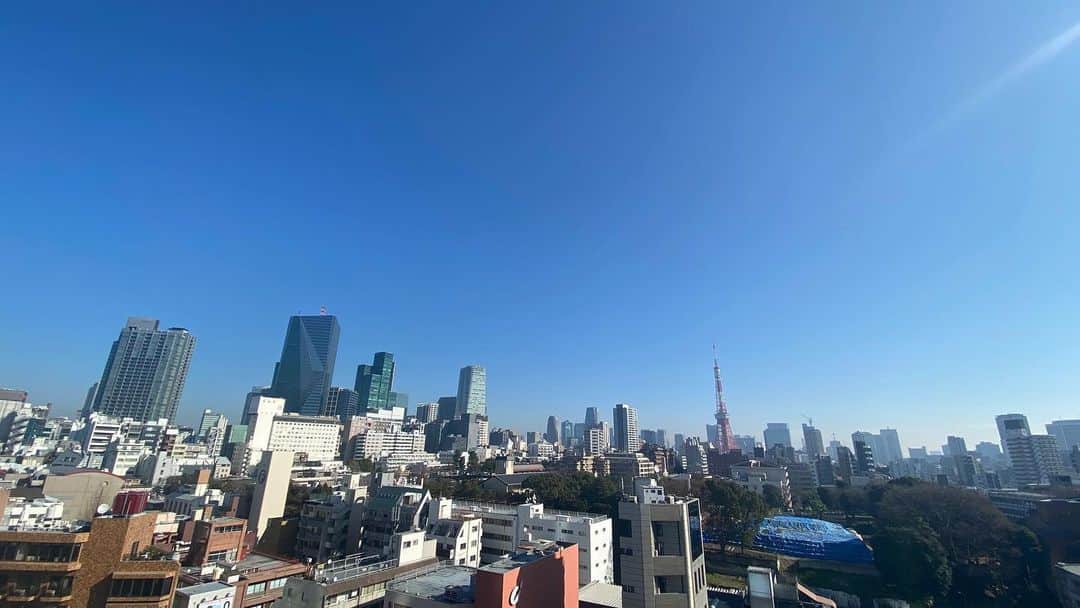 テレ朝newsさんのインスタグラム写真 - (テレ朝newsInstagram)「大晦日の東京は最高気温17℃の予想ですが、夕方一気に気温が下がります。北風も強く吹いて非常に寒い年越しとなりそうです。皆さん、良いお年を🎍 #テレビ朝日#テレ朝#テレ朝news#ニュース#六本木#japan#tokyo#roppongi#tvasahi#news#follow#フォロー#写真#テレビ局#動画ニュース#雨#天気#曇#天気予報#いまそら」12月31日 11時10分 - tv_asahi_news