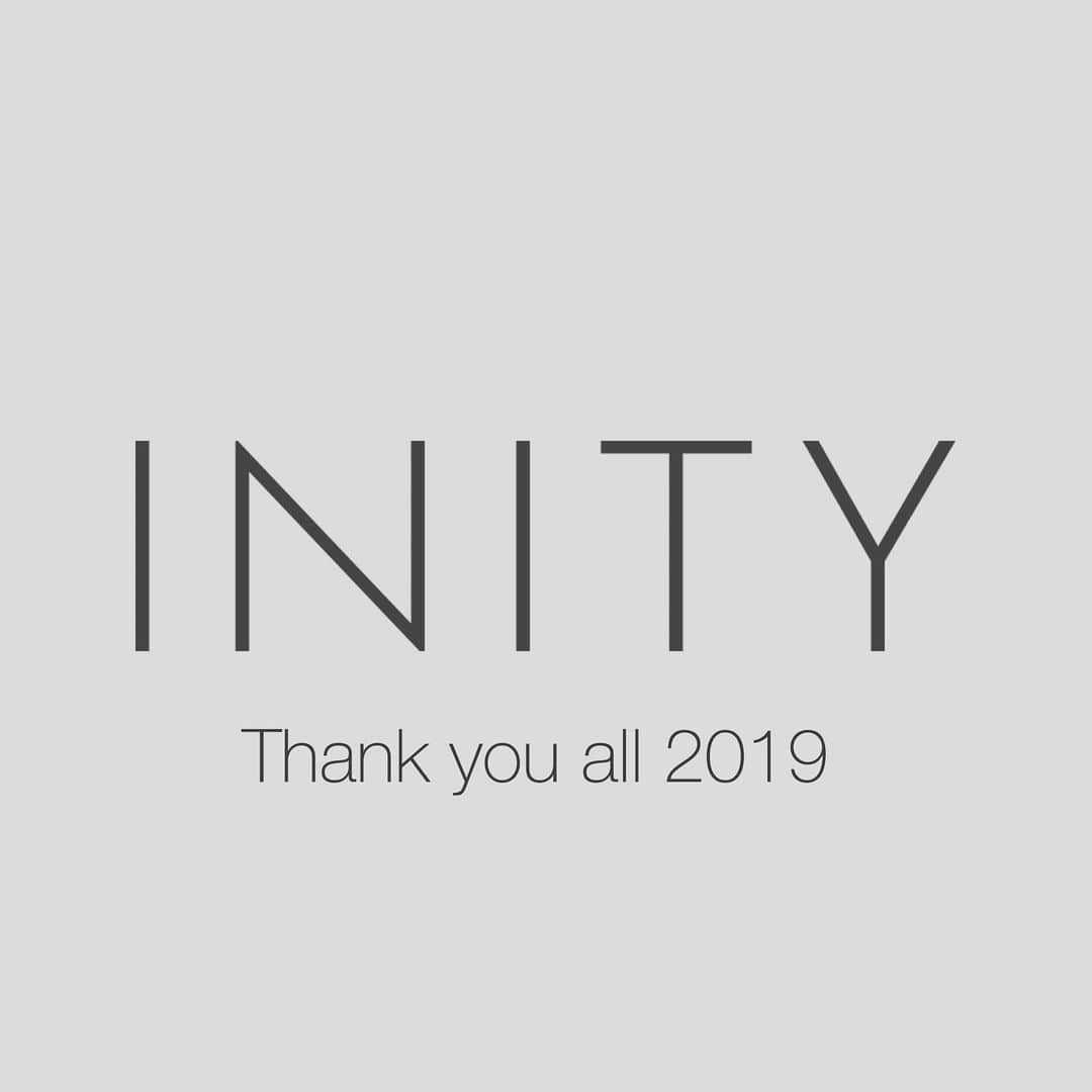 initygel_officialさんのインスタグラム写真 - (initygel_officialInstagram)「[年末のご挨拶]  皆様今年もINITYオフィシャルのインスタをご覧くださり本当にありがとうございました。  沢山の方に商品を知って頂き、そしてご購入頂き、そして何よりINITYを使用し沢山の 可愛く素敵な作品をUPして頂いたことを心から感謝しております😌😌 今年も沢山のお声をいただくことができました。その中でもINITYとして最大に嬉しかった褒め言葉は  お客様がINITYのカラーを選んでくれた！ お客様がINITYないんですか？と言ってくれた！ お客様がINITY可愛いねと言ってくれた！  というお言葉でした。もちろんネイリスト様に可愛い、使いやすいと言って頂けることはもちろん嬉しいのですが、その先にいるお店にご来店してくださるお客様が喜んでくれているお言葉を頂けると、本当にINITY一同 良い商品作れてよかったね。良い色作ってよかったね。 お客様が喜んでくれるということはサロン様にも喜んで頂けてるよね！ よし！次回も喜んで頂ける商品を作ろう！  という気持ちになれました。とても励みになりました。  来年はさらにパワーアップしたINITYに進化できればと思っております。 エデュケーションもスタートします。商品も教育も両方から喜んで頂けるメーカーになれるよう精進いたします🙇‍♂️🙇‍♀️ 本当に今年も大変お世話になりました。 良いお年をお迎えください。  #initygel #inity #アイニティジェル #アイニティ」12月31日 11時21分 - initygel_official