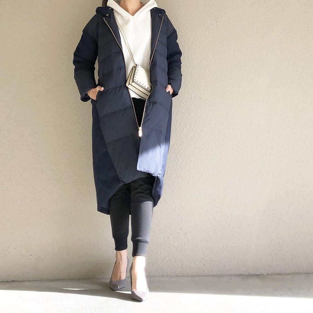 saaaay_kさんのインスタグラム写真 - (saaaay_kInstagram)「2019.12.31 coordinate… ♡ フーディーにスエットパンツなラフコーデ！ ・ ・ がっつりダウンで防寒 足元はスニーカーに履き替えて 昨日はお餅つきに行ってきました😋 ・ ・ outer.hoodie/ @stylebar.jp  #stylebar#stylebarstyle  pants.bag/ #楽天 pumps/ #styledeli」12月31日 11時28分 - saaaay_k