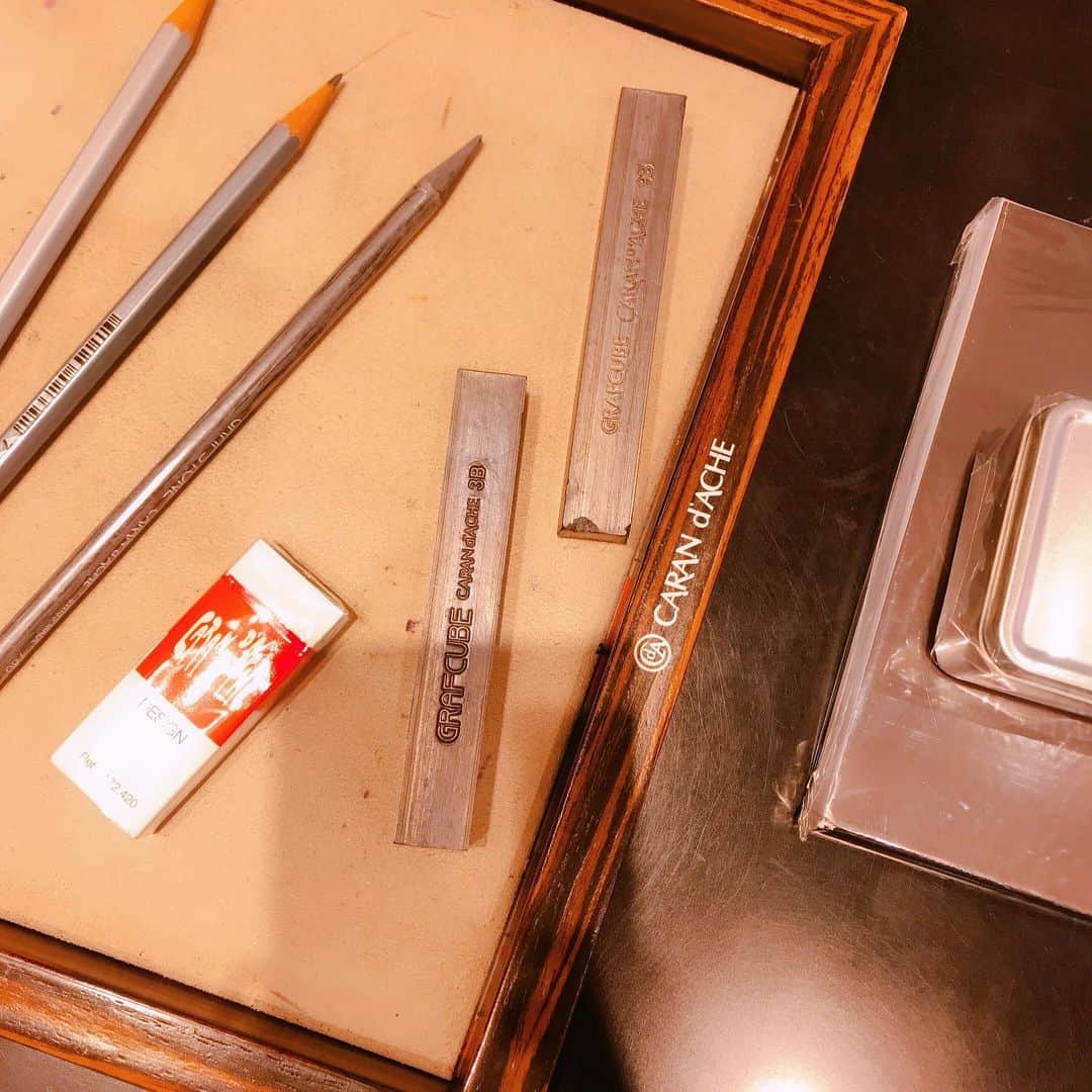 田村有紀さんのインスタグラム写真 - (田村有紀Instagram)「#carandache  この鉛筆の芯の塊のコンテみたいなやつ激推し… . . 未来を描けますように」12月31日 11時38分 - tamurayuuki_