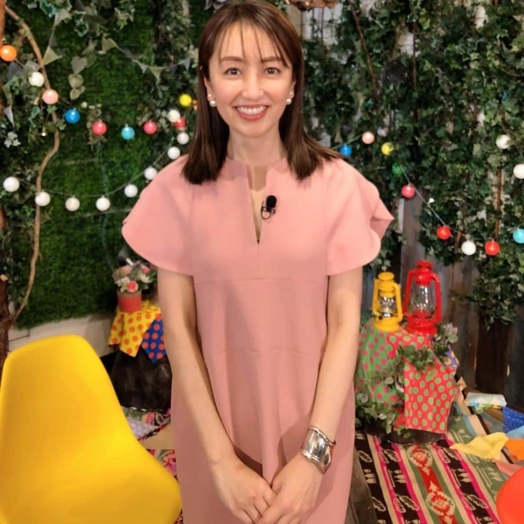 矢田亜希子さんのインスタグラム写真 - (矢田亜希子Instagram)「大晦日。みなさま今年もありがとうございました‼︎たくさんの出会いに感謝いたします。 そしてお知らせを。 【オンエア】 2020年1月2日(木)23：40〜24：40(関東ローカル) フジテレビ『ハンターガール〜世界の狩女(カリジョ)に密着！〜』 ワンピースは#yokochan 靴は#manoloblahnik ヘアメイクは @kanbe61 さん」12月31日 11時46分 - akiko_yada