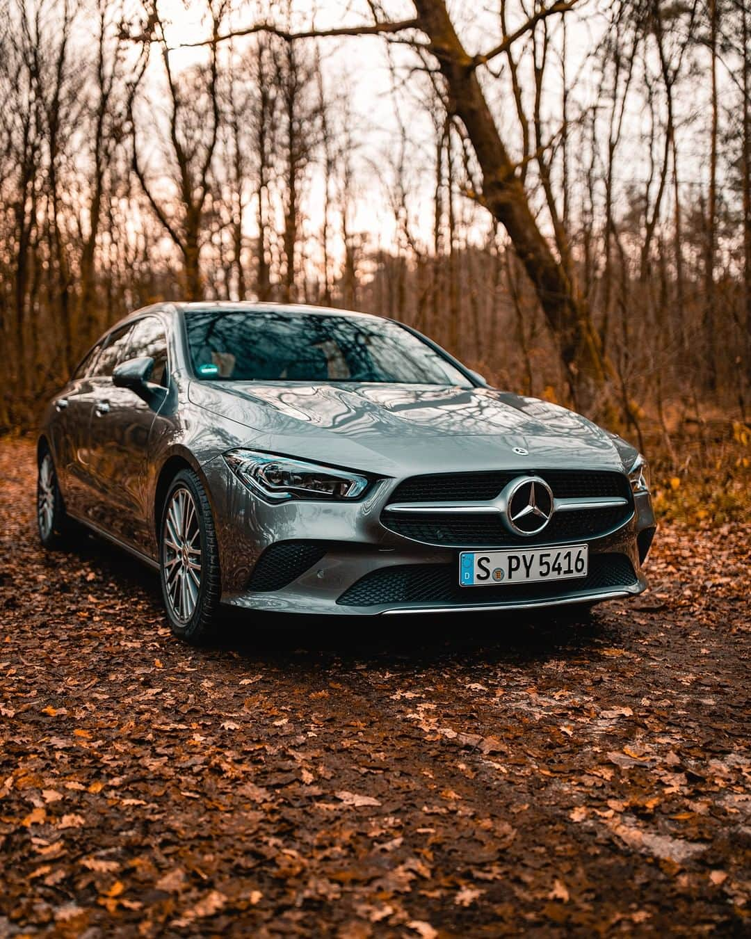 メルセデス・ベンツさんのインスタグラム写真 - (メルセデス・ベンツInstagram)「Ever wondered what exactly a shooting brake is? For us it is the best combination of sporty and practical and smart and elegant. What combinations can you think of? #MercedesBenz #CLA #CarsOfInstagram #InstaCar #MBCar 📸 @german_forum_cara & @atti_ak for #MBsocialcar」12月31日 12時00分 - mercedesbenz