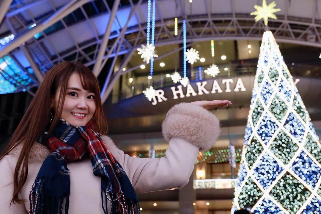 安藤まいさんのインスタグラム写真 - (安藤まいInstagram)「2019年最後の撮影は博多駅でイルミと🎄💓 クリスマス明けだっのでイベントは終わってたけどみんな写真撮ってた、、、リア充感ある🙎‍♀️ #天神 #天神イルミ #イルミネーション #イルミネーション撮影 #イルミネーション2019 #撮影会 #福岡モデル #福岡 #天神イルミネーション #博多駅 #博多駅イルミネーション #博多イルミ #博多 #クリスマスツリー #被写体 #写真好きな人と繋がりたい #写真撮っている人と繋がりたい  #japanese #japanesegirl #girl #instagood」12月31日 11時52分 - mai_ando0407