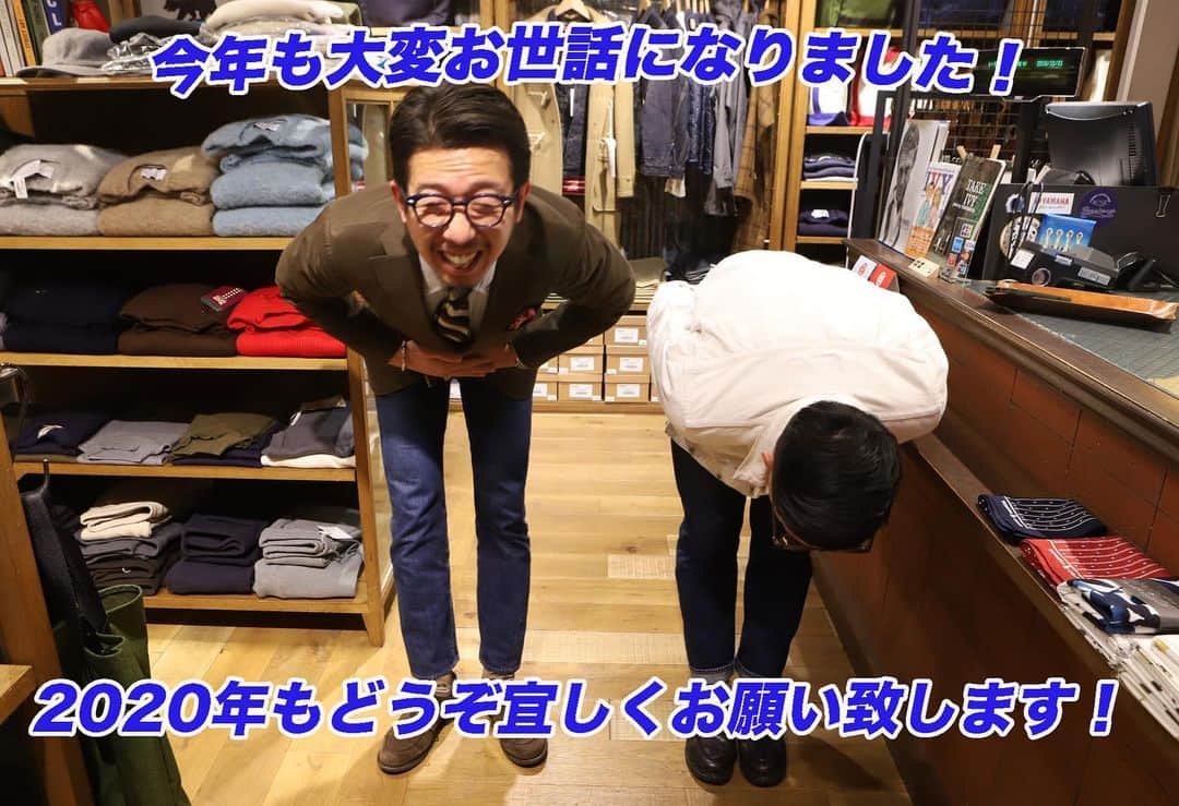 のインスタグラム：「2019年の営業も本日18時をもって終了とさせて頂きます。 毎年、いや、毎日思うことはいつもご贔屓にしてくださる皆様があって Freeportというお店が成り立っていると感じます。 よく楽しそうに仕事をしていて羨ましいと言われることがありますが、 良いお客様に囲まれ、私共がお客様に笑顔にさせられてしまうのです。 楽しく見えるのはご来店頂くお客様のおかげ以外のなにものでもありません。 本当に感謝。感謝です。 今年も台風など各地で災害があり、被害を受けたお客様も多くいらっしゃいました。 本当になんてことのない日常が大事だと昨年同様に強く思います。 私共に出来ることは元気に笑顔で皆様をお待ちし、笑顔で帰ってもらうことです。 皆様の普段の生活の中でFreeportという場所はどんな場所なのか。 息抜きが出来る、喫煙所、居酒屋、べしゃり処、人によって様々だと思いますが 日々のストレスを解消できるような楽しい場所にしていければなと思います。 でも服屋ということは忘れないでね。 ということで長くなりましたが、本当に2019年もお世話になりました！ 2020年も皆様に楽しんで頂けるよう、色々と企画して参りますので楽しみに してくださいませ。 お正月は2日 12時から営業となります。 恒例となっております、大赤字福袋をご用意致しました。また、もうひとつ 店頭のイベントとして催しますのでお時間のある方は是非お店までお越し下さいませ！  それでは2020年も宜しくお願い致します。  皆様よいお年をお過ごし下さいませ。  Freeport 長沼・藤島  #freeportueno #上野セレクトショップ」