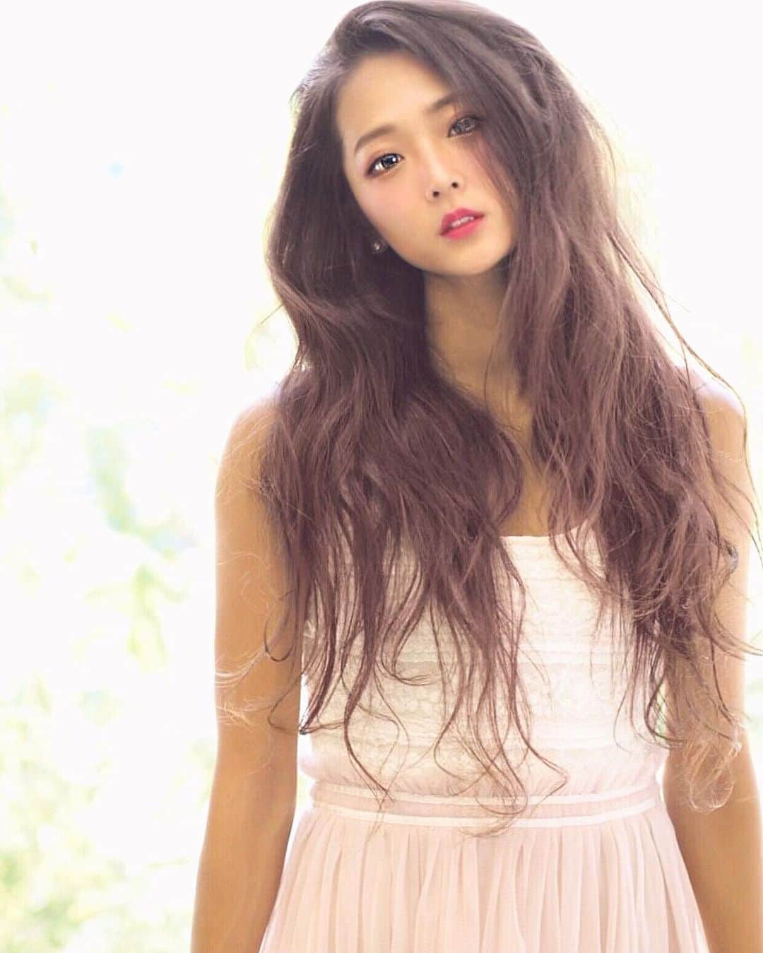 のインスタグラム：「𝑇ℎ𝑎𝑛𝑘 𝑦𝑜𝑢 𝑓𝑜𝑟 𝑎𝑙𝑙 𝑦𝑜𝑢 ℎ𝑎𝑣𝑒 𝑑𝑜𝑛𝑒 𝑡ℎ𝑖𝑠 𝑦𝑒𝑎𝑟... . 2019年も出逢い、関わって下さった全ての皆様 心からありがとうございました🌸･.｡*･.｡* . 改めて今年も本当に沢山の方に支えて頂き、 愛と感謝に包まれた一年でした🙇‍♀️ . 来年もさらなる進化と挑戦を続け、 微力ながらフィットネスを通じて皆様へ 精一杯お返しさせて出来るように突き進みます。 . 2020年も皆様にとって愛溢れる 最幸の一年になりますように..🎍✨ . 良いお年をお迎え下さいませ😊🙏 . #2019 #感謝 #愛 #myunghae」