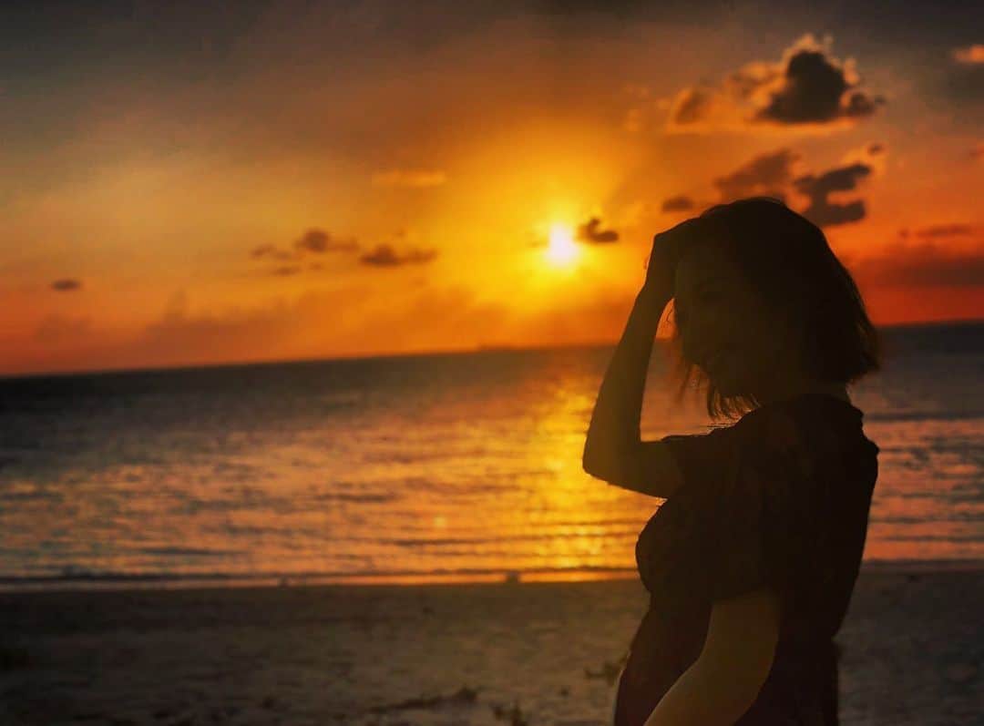 shihoのインスタグラム：「Thank you 2019🤍 . . . 2019年も大変お世話に なりました✨✨ 皆様よいお年をー🤍 . . . . #20191231#大晦日#年末」