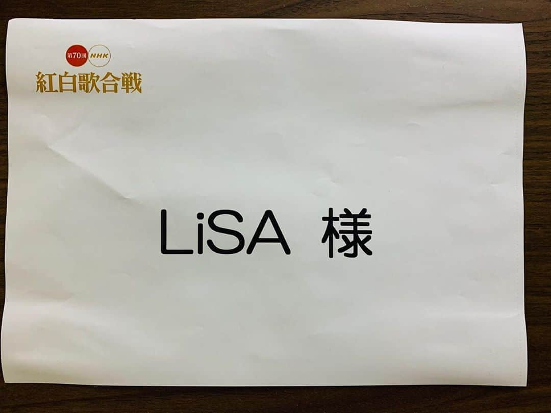 LiSAさんのインスタグラム写真 - (LiSAInstagram)「2019年の最後は、紅白歌合戦です。 前半。紅組7番目で、　#紅蓮華　を歌わせていただきます。 緊張するけど、想いと感謝を込めて歌わせていただきます。よろしくお願いします。 #紅白歌合戦　#紅蓮組　#鬼滅の刃」12月31日 12時28分 - xlisa_olivex