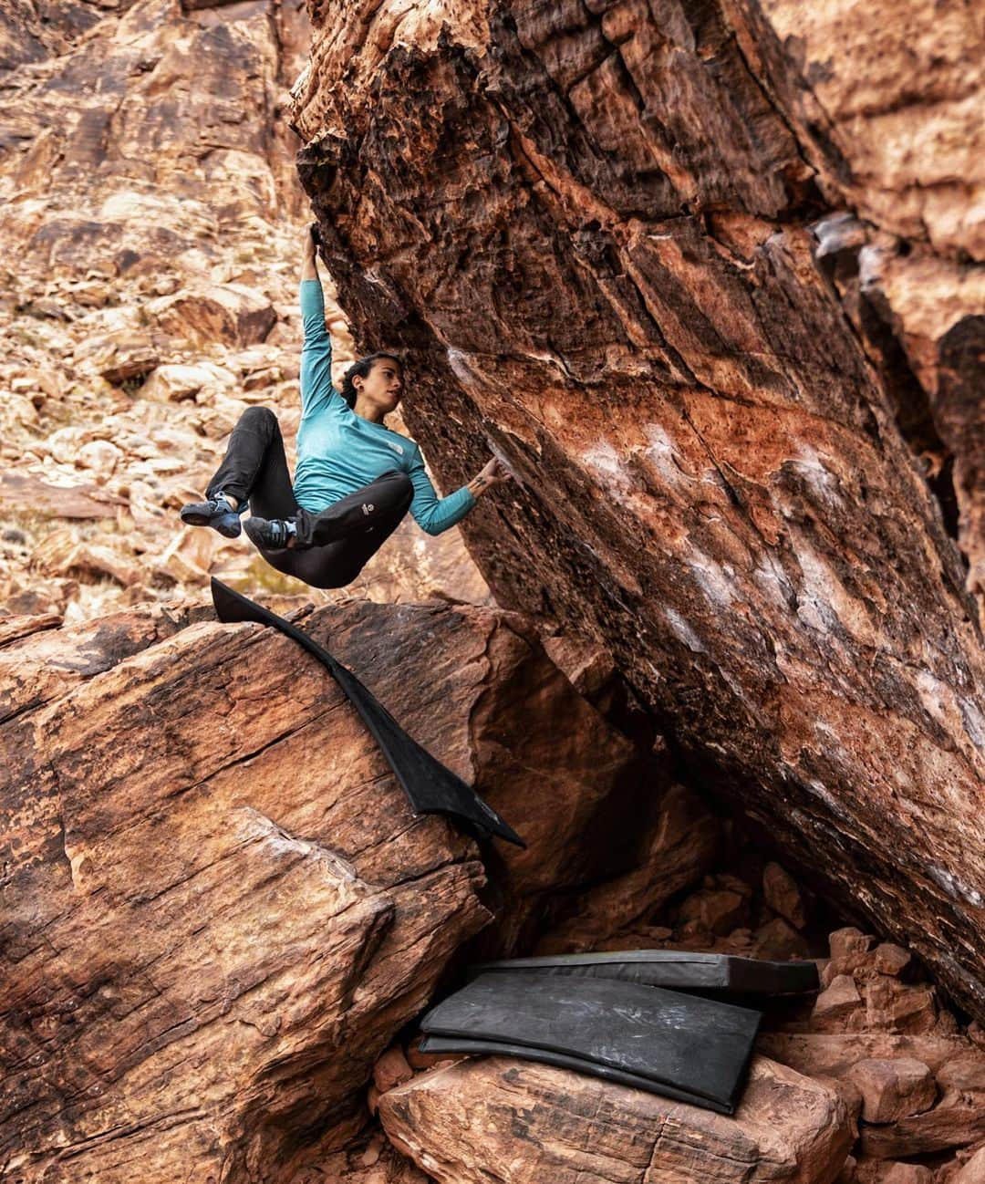 ニーナ・ウィリアムズさんのインスタグラム写真 - (ニーナ・ウィリアムズInstagram)「I didn’t dab and this ain’t no first ascent, but if it was a first ascent and I dabbed a little, I’d channel some @matt_fultz Scare Tactics to all the haters 😉😂 Check his latest vid of Overkill IN FULL for the type of energy we need more of in 2020. #FultzForPresident @james_lucas 📸📸 #dabpolice #climbing #bouldering」12月31日 12時32分 - sheneenagins