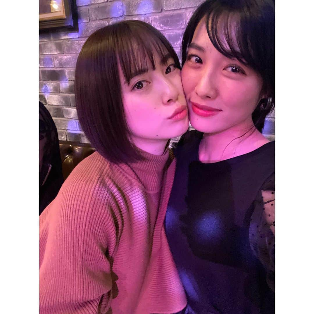 今野杏南さんのインスタグラム写真 - (今野杏南Instagram)「* 事務所の忘年会💓💓 一次会では、所属者のみんなが色々出し物をしたり、今年1年みんなが頑張った成果を見たり👏🏻🍃 二次会ではカラオケ大会🥰🥰 ほろ酔いになりながら、くみちゃん達と、楽しかった🤣💕 とても充実していた2019年、事務所の社長さんをはじめ、マネージャーさん達にたくさん支えていただきました。毎年感謝の気持ちがどんどん大きくなっていきます。 そして、増えていく後輩たちの未来を見るのも毎年楽しみになってきてます。(年だね😂w) 1年お疲れ様でした❤️」12月31日 12時39分 - anna_konno0615