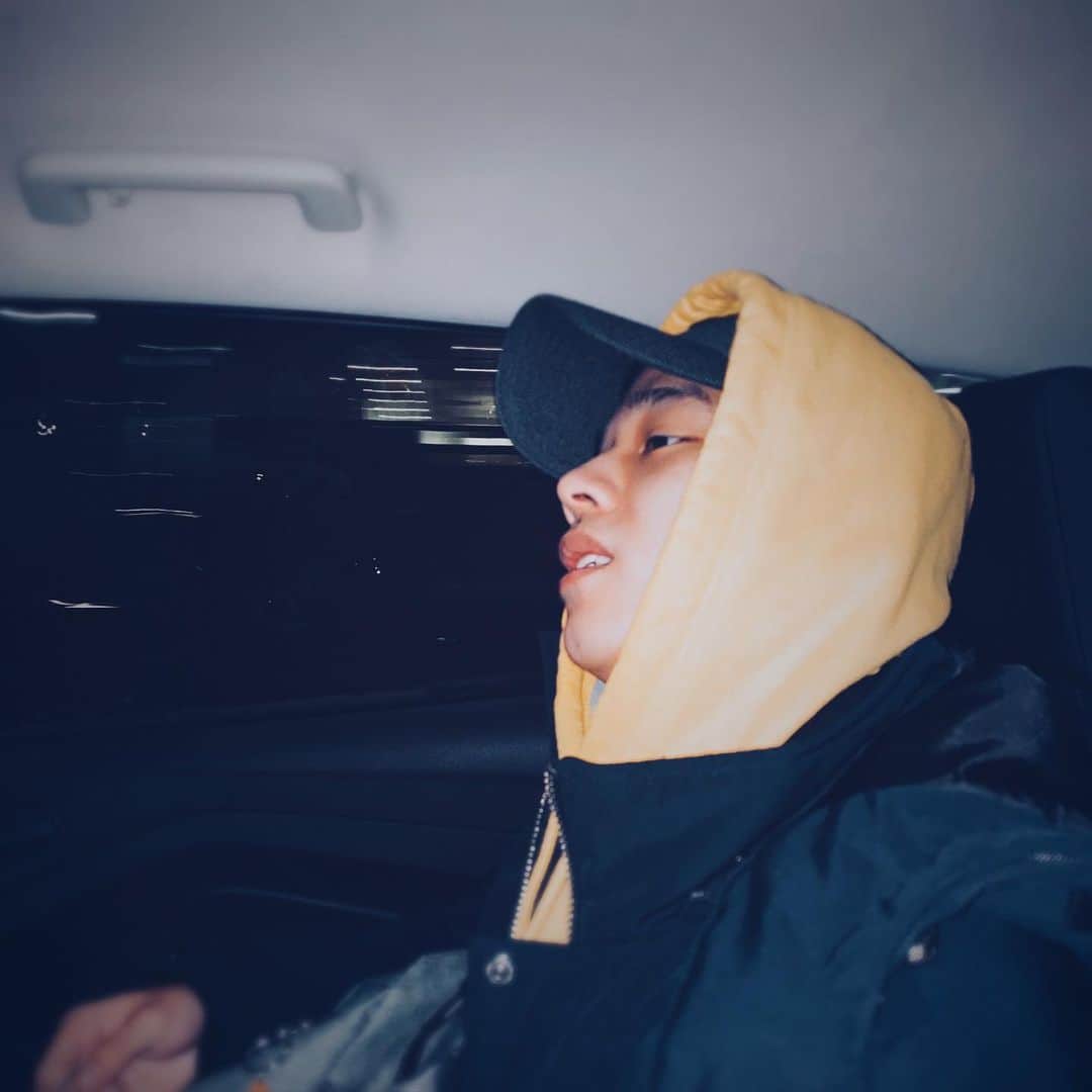 周凱翔のインスタグラム：「Last day of 2019 📸~ . . . . . . . . #newyeareve #lastday」