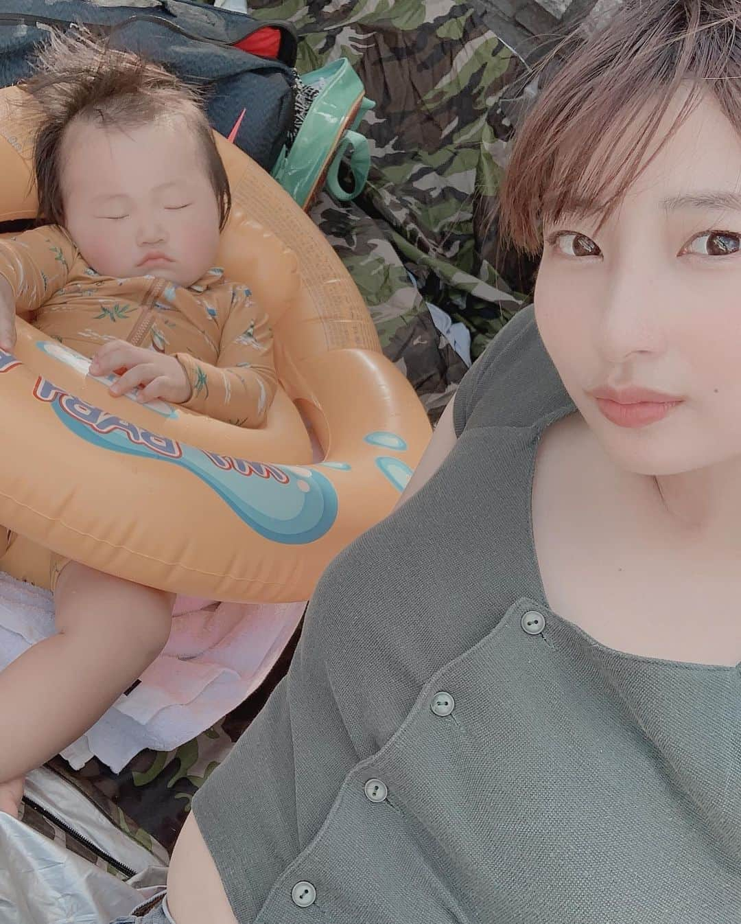 岸野里香さんのインスタグラム写真 - (岸野里香Instagram)「家族編〜息子が少し大きくなったので、いろんな所に行ける楽しみが増えて息子にとって初めての経験も沢山出来た年になりました💕 地元のお祭りに浴衣を着て行ったり、初めて水族館にいって大興奮したり、アンパンマンミュージアムもまだ小さいながらに楽しんでた😂流れるプールで爆睡したり、少しお話も出来る様になってコミュニケーションの幅も広がって益々可愛い❤️ディズニーランドも、楽しんでたし、バスケしたり車で沢山お出掛けもした🥺✨ 子連れって大変。と感じながらもどれもいい思い出🥰🌴 #2019」12月31日 13時02分 - rikakishino_official