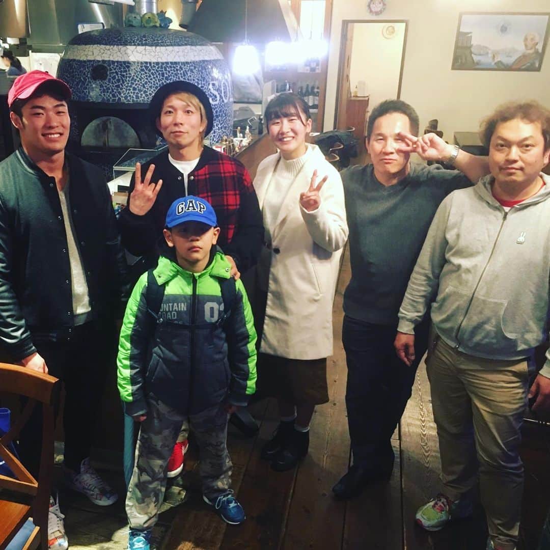 永田裕志さんのインスタグラム写真 - (永田裕志Instagram)「昨日は2019年最後の忘年会でした。 今年一年本当にありがとうございました。 PS YOHとはかなり久しぶりの飲み会でした。 #永田裕志 #YOH #上村優也  #ラスト忘年会」12月31日 13時04分 - yuji_nagata