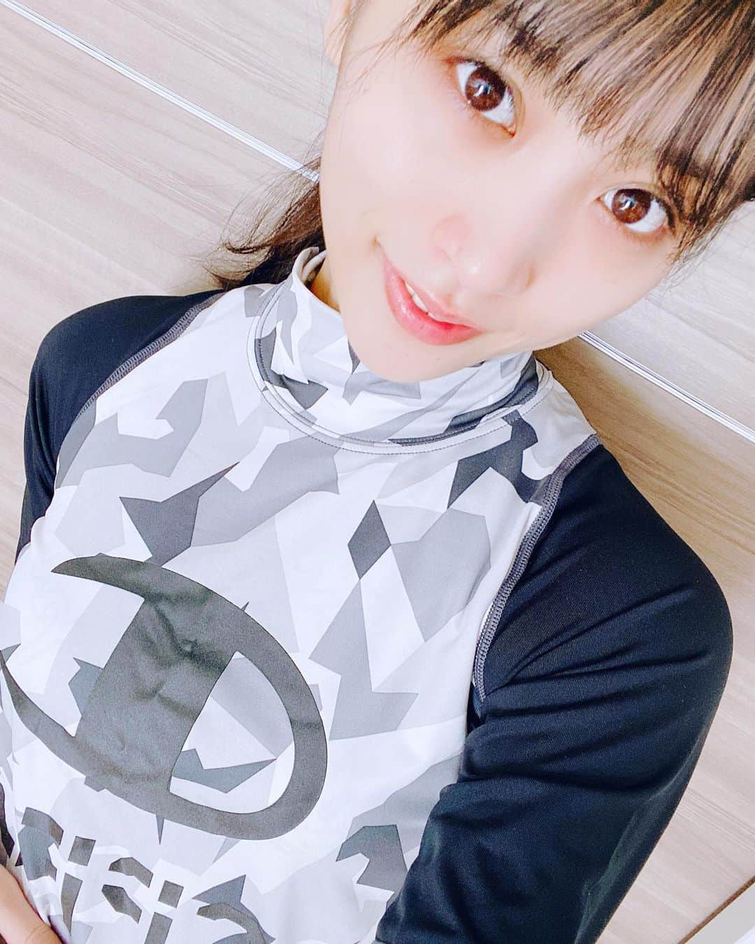 根岸愛のインスタグラム：「走り納めしてきました🏃‍♀️ 冬は寒くて断念してたけど 1月はライブに向けて たくさん走りたいな🥳💕 Champion納めもしました🤣 #run #running #sports #sportswear #champion #champion女子 #今日のchampion #すっぴん」