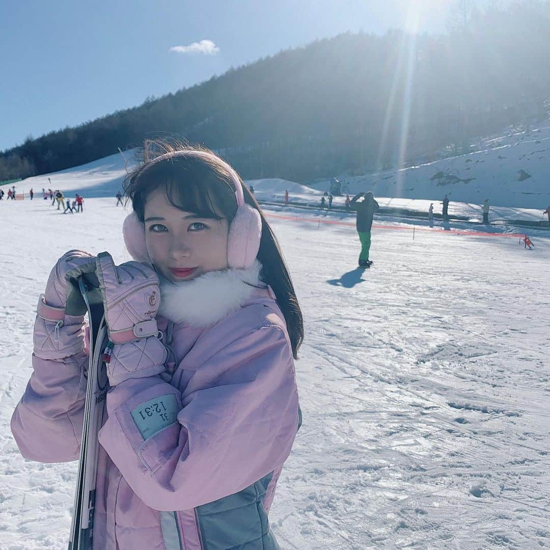 上野瑚子さんのインスタグラム写真 - (上野瑚子Instagram)「ゲレンデマジックってやつ？ 大晦日午前中は家族でスキーへ⛷ ブランク数年あったけど中級普通に滑れてよかった！笑 ・ ・ ・ #スキー #スノボ #ぜんぶ雪のせいだ #スキー場 #長野 #軽井沢 #ゲレンデマジック #ゲレンデ #雪 #冬 #snow #スキー女子 #スキーウェア #スノボ女子 #読モ #サロモ #被写体 #軽井沢スノーパーク #群馬 #ピンク #ピンク女子　#ビジョビ #vic_season」12月31日 13時26分 - koko08_xx