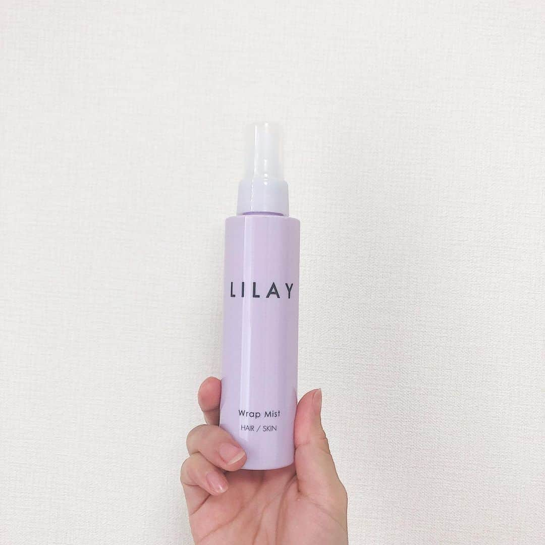 筒井愛実さんのインスタグラム写真 - (筒井愛実Instagram)「． LILAY Wrap Mist💜 ヘアにも素肌にも使える保湿スキンケア✨ 濡れた髪にスプレーしてドライヤーしてまとまりのある髪にできたり、ジムでの運動後のベタついた素肌にシュッとするとサラサラになる⛹️‍♀️💨アロマっぽい香りも好きなポイント🌿 ． #lilay #wrapmist #化粧水 #スキンケア #UVケア #ボディミスト #ヘアケア @lilay0510 @lycka_inc」12月31日 13時21分 - manamin_158cm