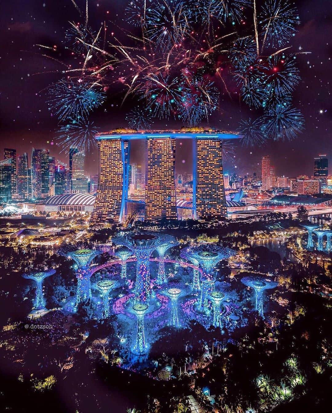 Earth Picsさんのインスタグラム写真 - (Earth PicsInstagram)「In what country will you welcome there new year? Leave a comment! Photo in Singapore 🇸🇬 by @dotzsoh」12月31日 13時22分 - earthpix