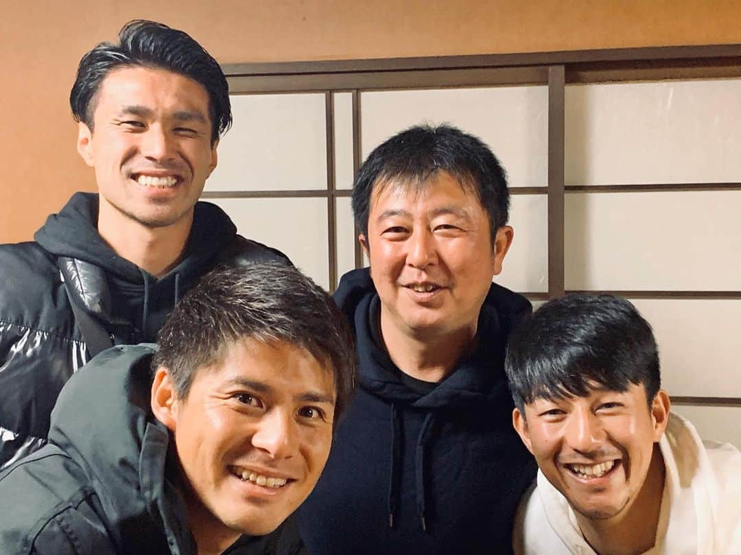 工藤壮人さんのインスタグラム写真 - (工藤壮人Instagram)「レイソルユース90年会⚽️ #毎年恒例 #今年参加者少なめ #酒井もいるよ☝️ #村井一俊 #恩師 #ジュニアサッカー界の神」12月31日 13時35分 - masato_kudo_official