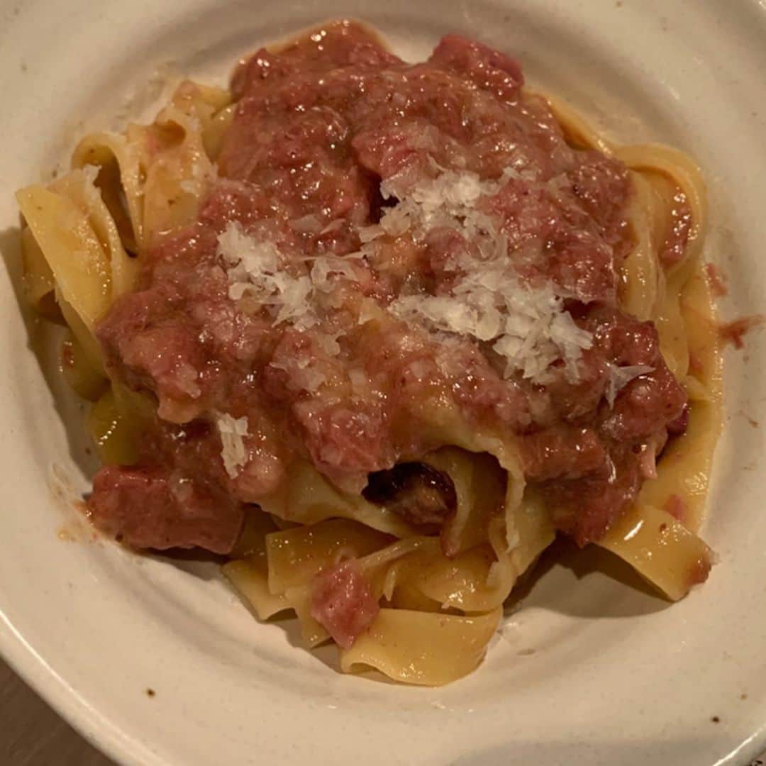 satomiさんのインスタグラム写真 - (satomiInstagram)「☺年末最後のdinner投稿☺ * 炭火焼肉なかはらでヘンリーさんと🇮🇹で日本人初のミシュラン一ツ星を獲得した 『Ristorante TOKUYOSHI』オの3日間限定コラボディナー✨🍖🍽🍝✨ * * こんな貴重なコラボに参加できてうれしい☺またロンドンも行きたいな～🇬🇧 . . #炭火焼肉なかはら  #sumibiyakinikunakahara  #リストランテトクヨシ  #ristorantetokuyoshi  #アルテレーゴ #ミシュラン  #予約困難店 #肉食女子 #さとみのグルメ記録 #焼肉 #ロンドン行きたい #グルメ #市ヶ谷グルメ #ヘンリーズバーガー #焼肉食べたい #飯テロ」12月31日 13時37分 - saatoomii47
