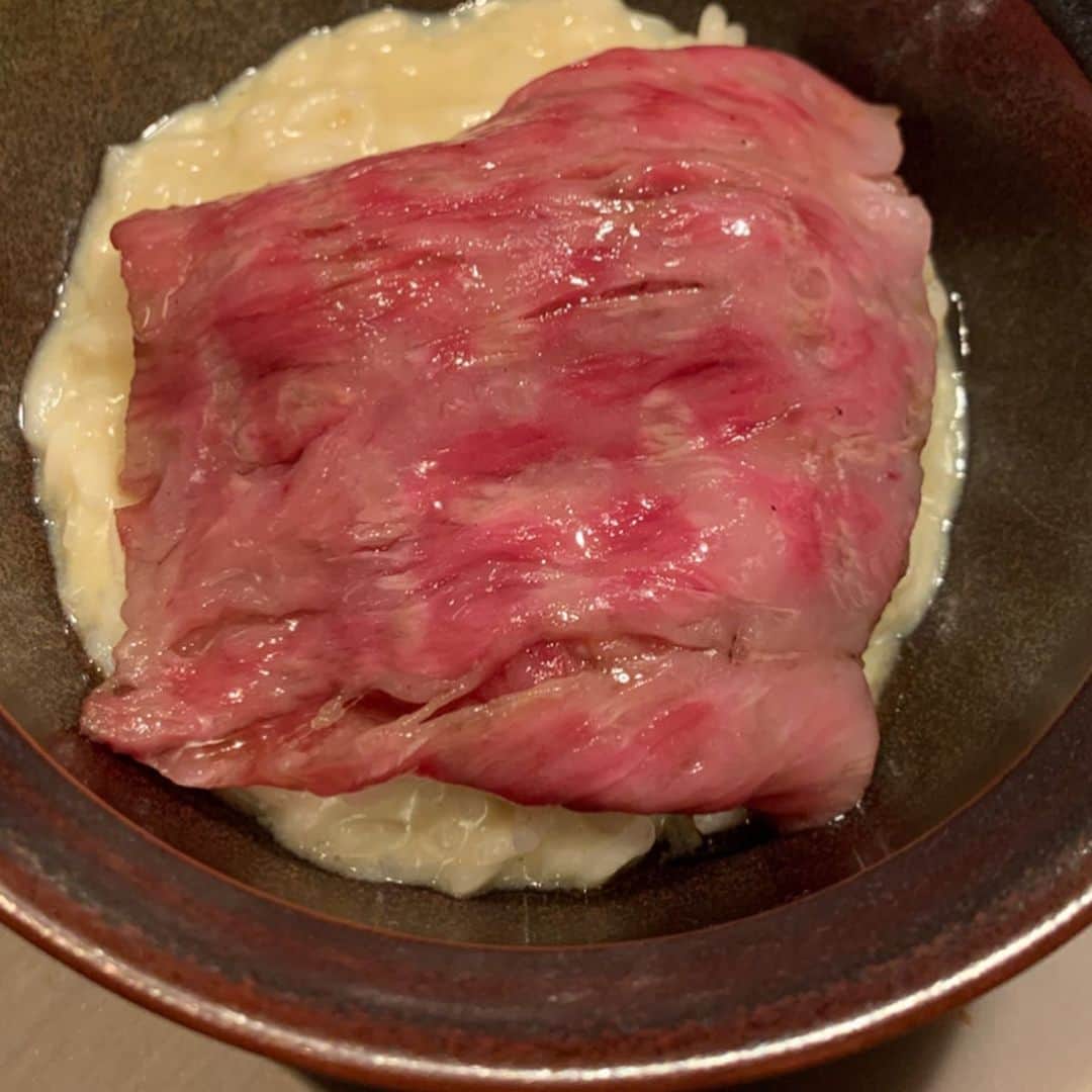 satomiさんのインスタグラム写真 - (satomiInstagram)「☺年末最後のdinner投稿☺ * 炭火焼肉なかはらでヘンリーさんと🇮🇹で日本人初のミシュラン一ツ星を獲得した 『Ristorante TOKUYOSHI』オの3日間限定コラボディナー✨🍖🍽🍝✨ * * こんな貴重なコラボに参加できてうれしい☺またロンドンも行きたいな～🇬🇧 . . #炭火焼肉なかはら  #sumibiyakinikunakahara  #リストランテトクヨシ  #ristorantetokuyoshi  #アルテレーゴ #ミシュラン  #予約困難店 #肉食女子 #さとみのグルメ記録 #焼肉 #ロンドン行きたい #グルメ #市ヶ谷グルメ #ヘンリーズバーガー #焼肉食べたい #飯テロ」12月31日 13時37分 - saatoomii47