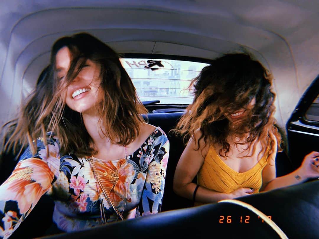 アナ・デ・アルマスのインスタグラム：「Con mi Aleida. 🪁🌤」