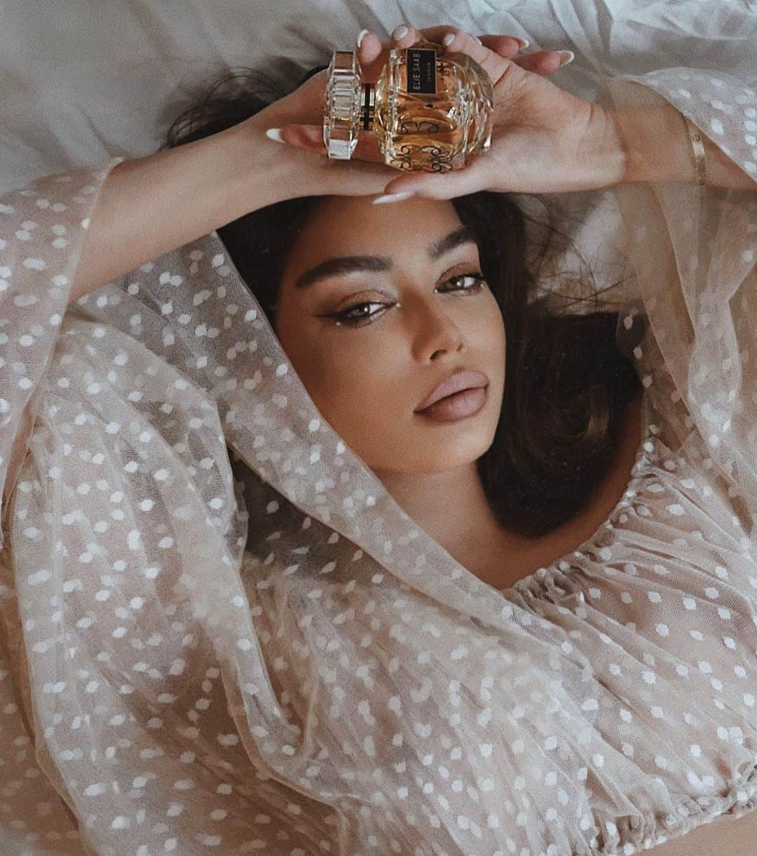 JANICE JOOSTEMAさんのインスタグラム写真 - (JANICE JOOSTEMAInstagram)「Just @eliesaabworld and I getting ready to enter 2020 smelling delicious 💁🏽‍♀️ #eliesaabroyal」12月31日 13時55分 - janicejoostemaa