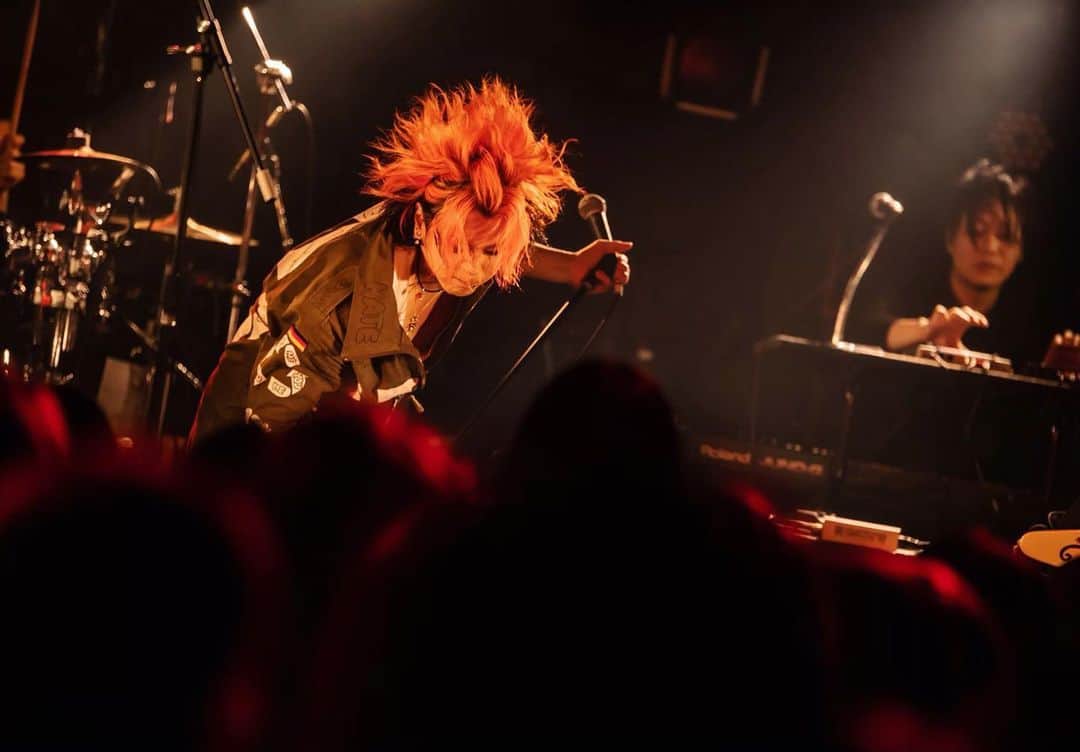 のインスタグラム：「今年も終わりますな😊﻿ ﻿ 今年もいっぱいドラムを叩けた🥁✨﻿ ﻿ 自分の時間もだいじに出来た🏍✨﻿ ﻿ 大満足な一年でした💯✨﻿ ﻿ ホント “おまいら” のおかげ😊﻿ ﻿ 来年も “俺屋” でイキます🍊👍﻿ ﻿ ではでは、良いお年を❤️﻿ ﻿ ﻿ #俺屋 #おまいら #感謝」