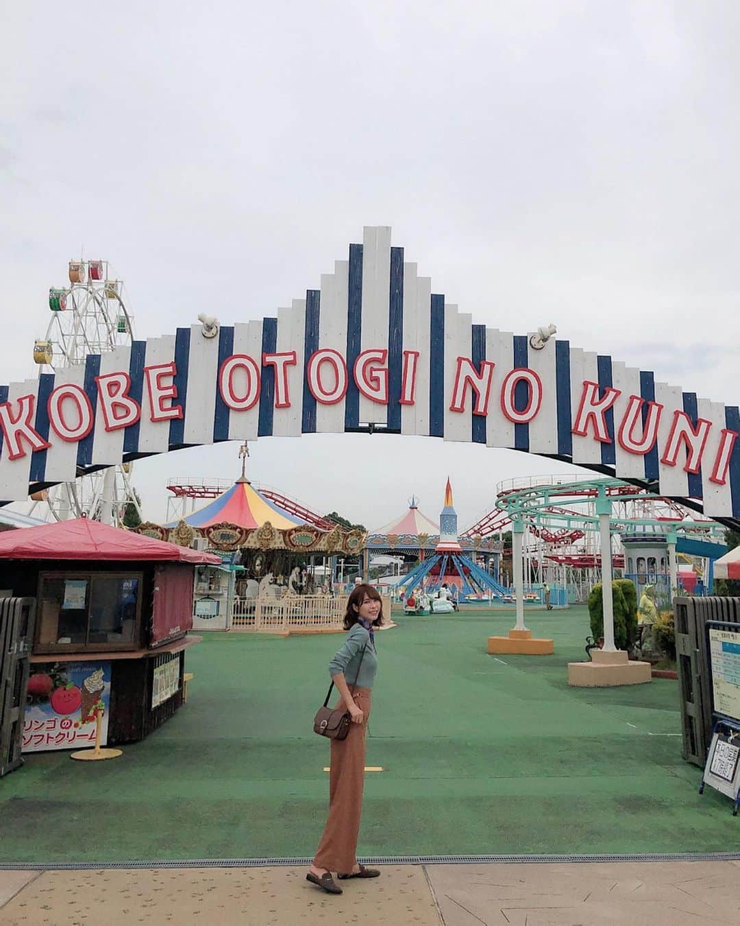 Yuika Matsuさんのインスタグラム写真 - (Yuika MatsuInstagram)「. . 2019年振り返りシリーズ2❤︎ . . 毎年恒例の家族旅行✈️ 今年は福島へ♡ . おばあちゃん家があるから小さい頃は 毎年夏休みとかに遊びに行ってたんだけど、 こうやって家族揃って行くのは久しぶりで、 色々遊びにいく所も増えててビックリしたなぁ笑 . お父さん🚘で福島までの運転ご苦労様です👏🏻 . . . #石垣島 ではサイコーに天気も良くて☀️ のんびーり観光しながら 星空カヤックに挑戦したり 夜にはホテルのベランダでお酒飲みながら 星座を見つけてあーだこーだ親友ちゃんと語ったり。。 . こういう時間があるから お仕事も頑張れる😚 . . . @tajiri_natsuki さんともお仕事で 一緒になることが多くて🤭 美しい人とご一緒する時は毎回 刺激になります💕 . . . #阪神百貨店 のハロウィンイベントの ゲストに呼んで頂いたり . #三田アウトレット の撮影で #フルーツフラワーパーク に行ったり . 東京の #ホテル椿山荘東京 で行われる @bestwine.jp に プレゼンターとして参加したり . お仕事で各地方に行かせて頂き幸せです🥺 . . . ラストは元同期のみんなと❤️ 今はお互い違う立場で頑張ってる みんなと会うと楽しいし、 仕事のモチベーションも上がる⤴️ . お仕事に対する考え方とか 取り組む姿勢にいつも影響受けて 尊敬できる方々です👏🏻 . . . . . . #2019#2020 #2019振り返り #今年もあと少し #今年もありがとう」12月31日 13時58分 - yuika00802