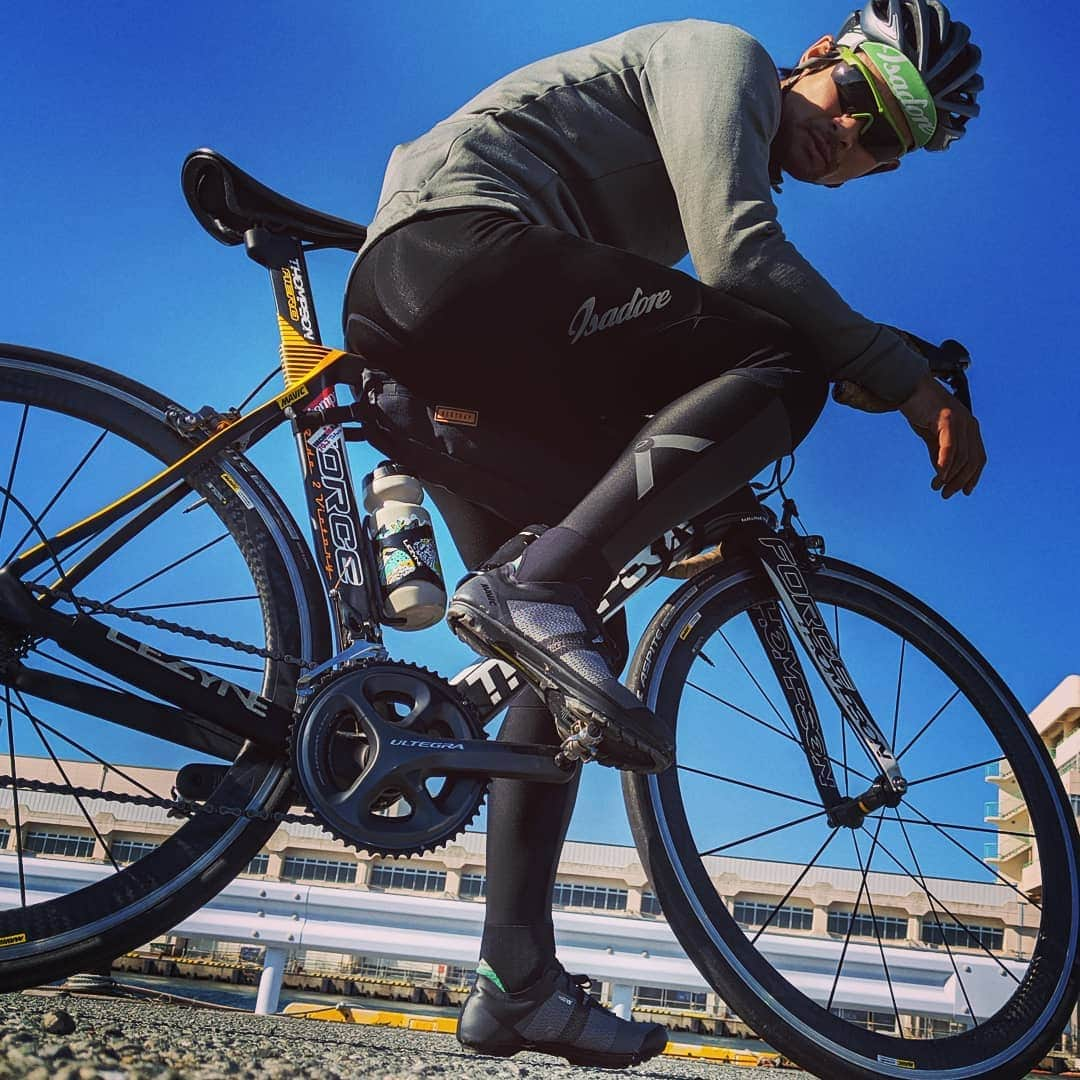 山下晃和さんのインスタグラム写真 - (山下晃和Instagram)「Isadore is the perfect fit!!!! and, Keep the extreme cold away.  #bikeapparel #bicycleapparel @isadoreapparel  @tokyowheels #thompsonbike #Thompsonforce #roadbike #イザドア #ロードバイク #mavic #wool #fashion #fashionmodel #mensmodel #japanesemensmodel #akikazuyamashita #ESSクロスボウ #ESSSunglass #mavicallroad #bike #bicycle #travelbybike #Japan #Kanagawa #プリ尻」12月31日 14時07分 - travel_akikazoo