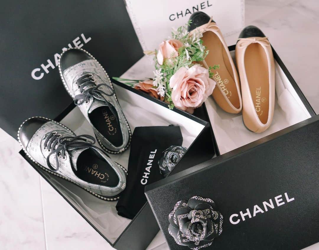 清水愛美さんのインスタグラム写真 - (清水愛美Instagram)「一目惚れした#chanel の靴🌹💕 素敵なところへ連れてってね💓 * 本当にお気に入りっっ✨ * #chanelshoes  #シャネル #クリスマスプレゼント #お気に入り #manacolle💗」12月31日 14時16分 - manami_s0902