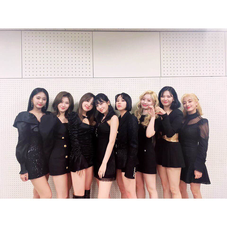 TWICE JAPANさんのインスタグラム写真 - (TWICE JAPANInstagram)「‪「第70回NHK紅白歌合戦」スタート！いつも応援してくださる皆さんのおかげで3年連続、紅白に出場させて頂くことになりました！今年のステージは皆さんと楽しめるダンスメドレーとなりますのでパフォーマンスもぜひ楽しみにしていてください🤟‬ #TWICE #NHK紅白」12月31日 20時01分 - jypetwice_japan