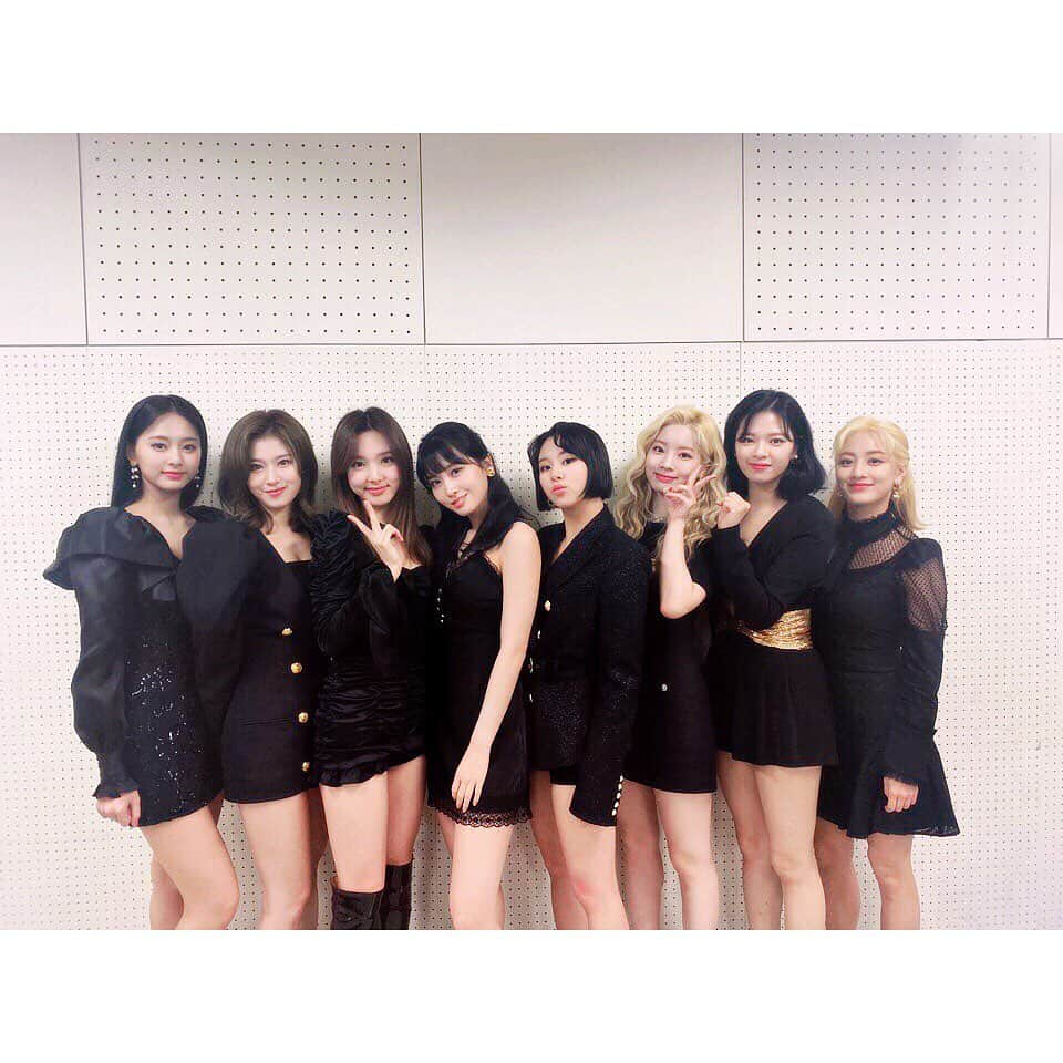 TWICE JAPANさんのインスタグラム写真 - (TWICE JAPANInstagram)「‪「第70回NHK紅白歌合戦」スタート！いつも応援してくださる皆さんのおかげで3年連続、紅白に出場させて頂くことになりました！今年のステージは皆さんと楽しめるダンスメドレーとなりますのでパフォーマンスもぜひ楽しみにしていてください🤟‬ #TWICE #NHK紅白」12月31日 20時01分 - jypetwice_japan