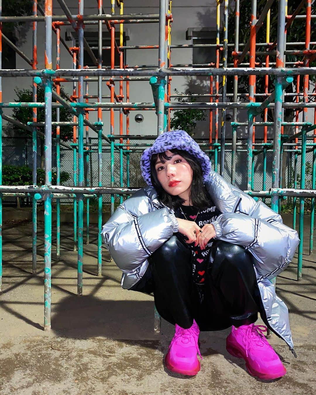 仲里依紗のインスタグラム：「. 2019年も終わるね〜😇💕 今年もたくさん素敵なお仕事をする事ができ 幸せな一年でした🥰❣️❣️❣️ 応援してくださってる皆さまに感謝💗 . キツネさんとのお仕事もたくさんできて楽しかった💕 コンビ結成だー🦊🐰笑 来年はコンビ名考えないとっ😇🙏✨w . . 2020年も皆さんにとって更に素晴らしい一年なりますように💗💗💗🥰✨✨ 良いお年を〜👋🏻😍✨ . 仲里依紗より🌈」